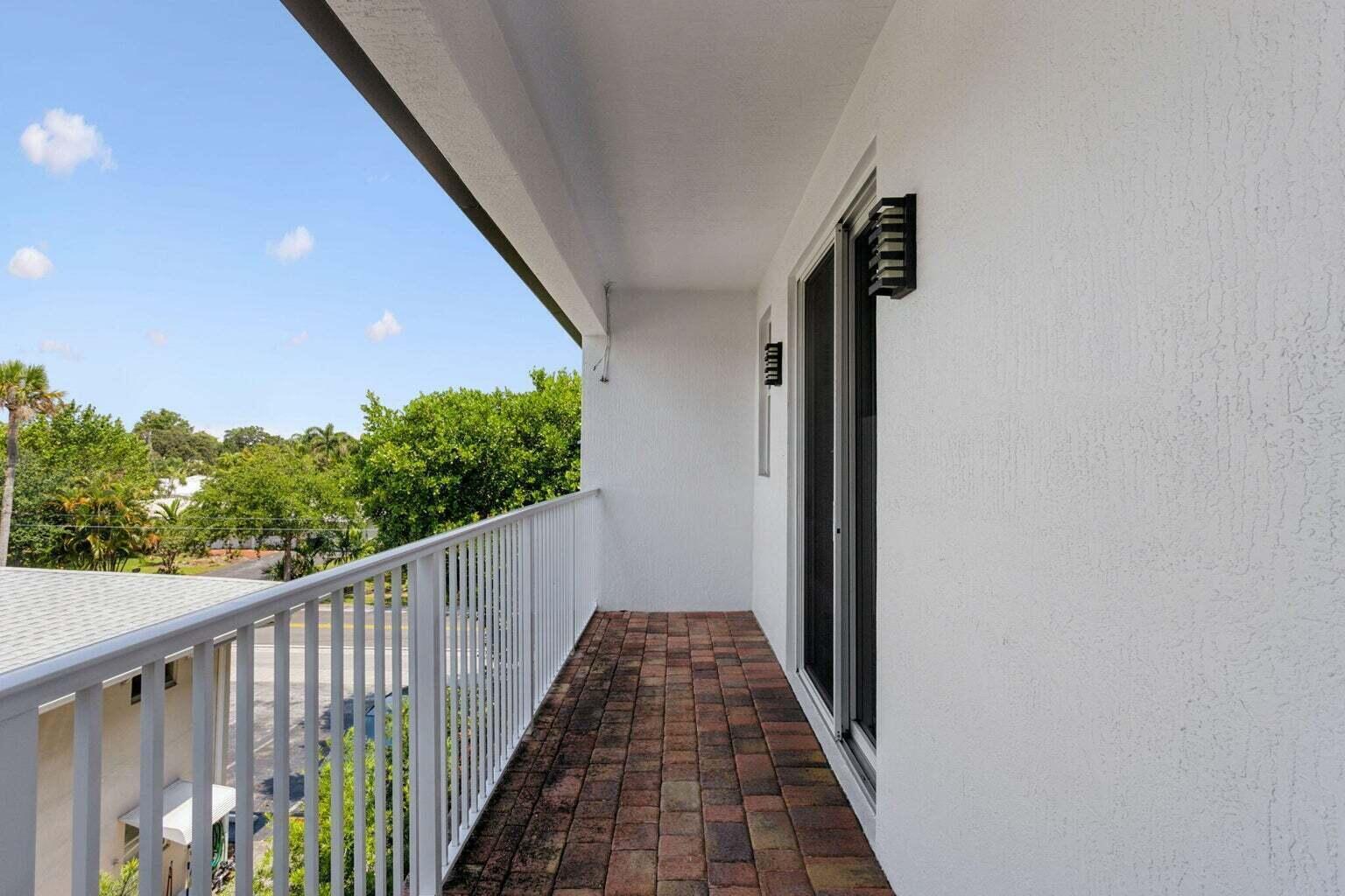 3863 NE 22nd, Lighthouse Point FL 33064