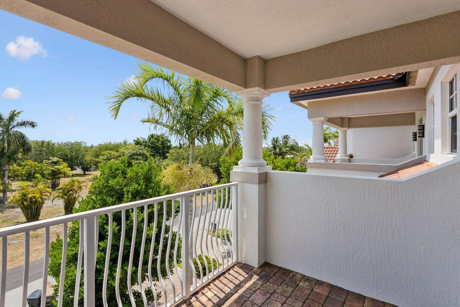 3863 NE 22nd, Lighthouse Point FL 33064