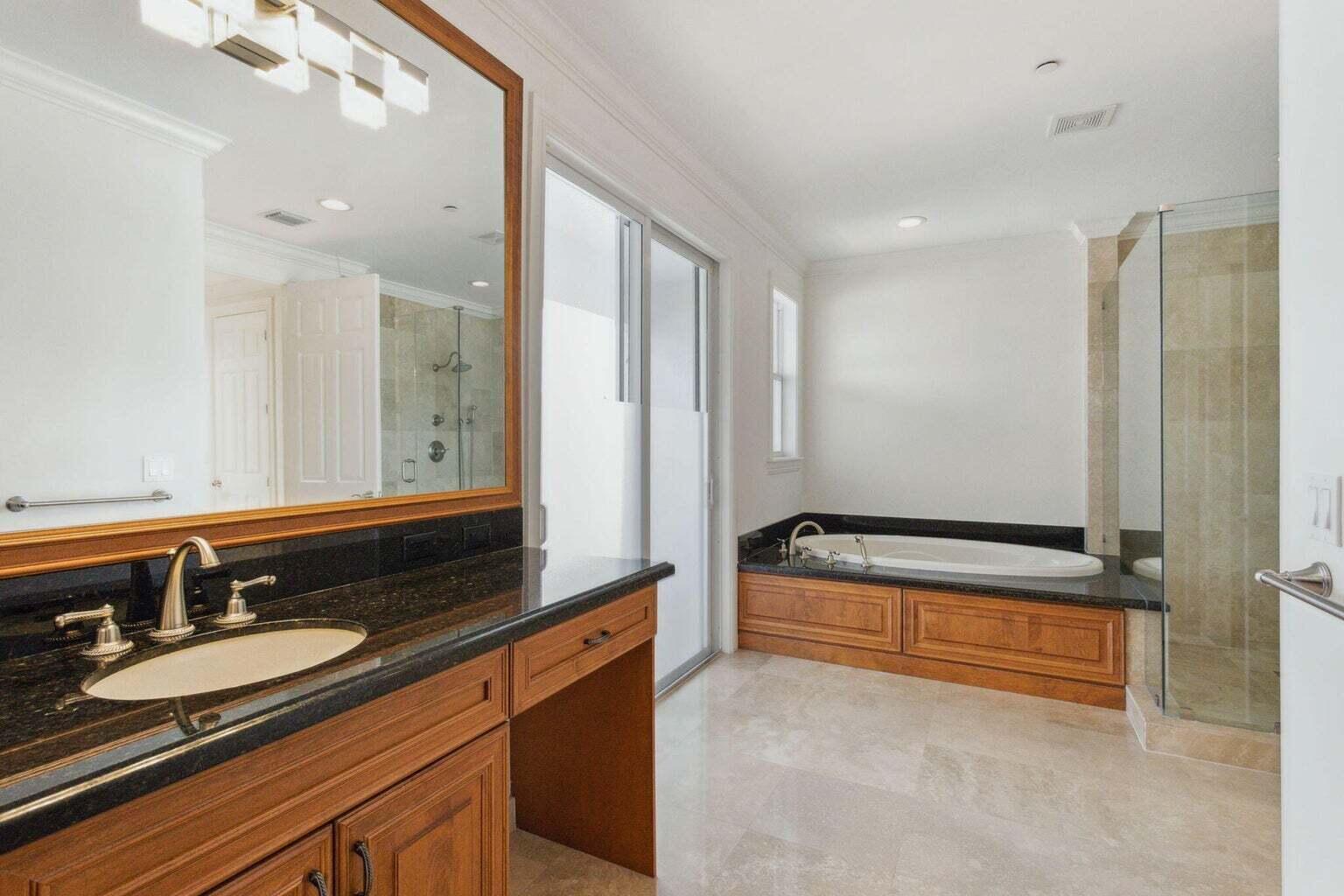 3863 NE 22nd, Lighthouse Point FL 33064