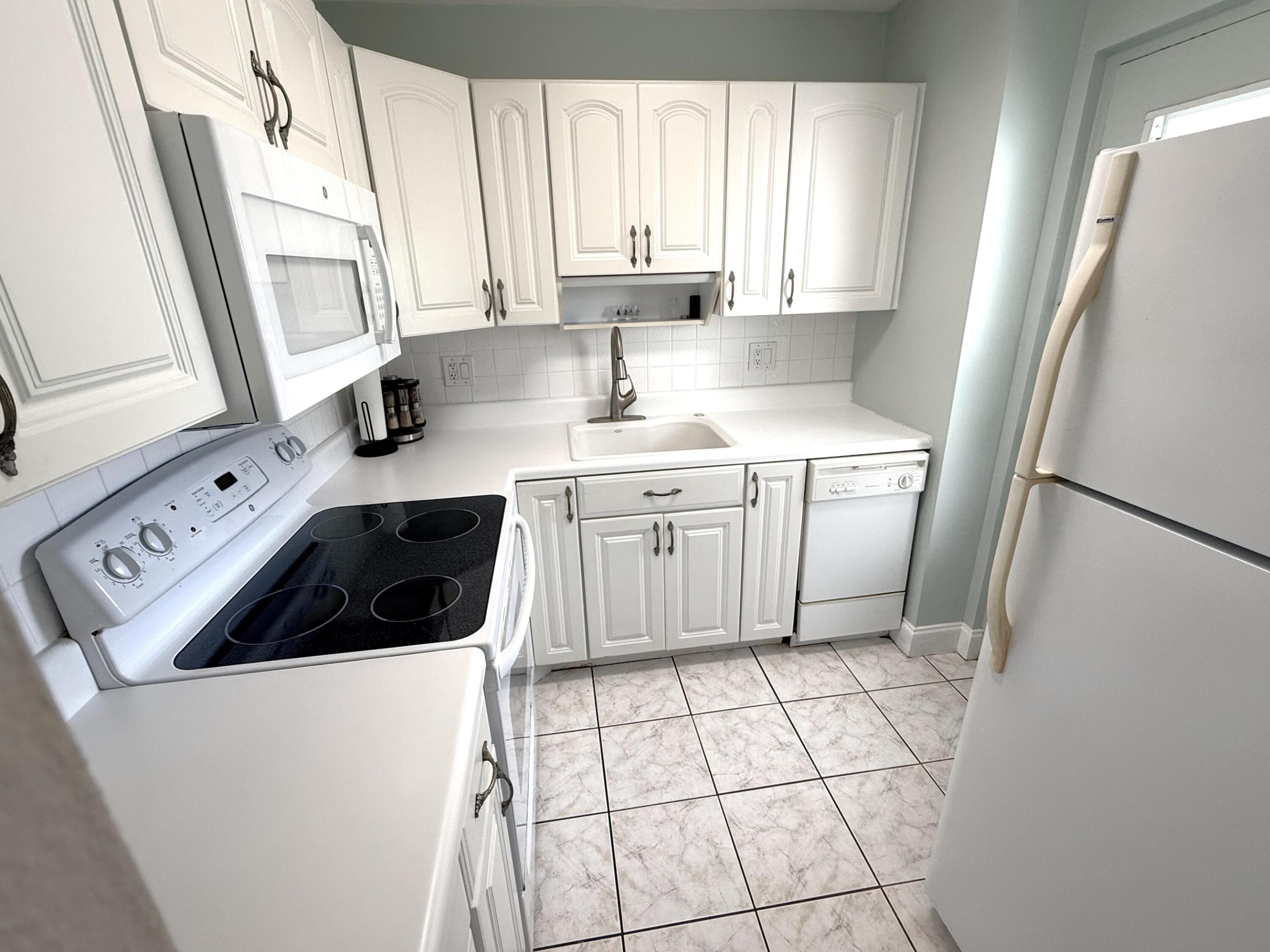 2555 NE 11TH #303, Fort Lauderdale FL 33304