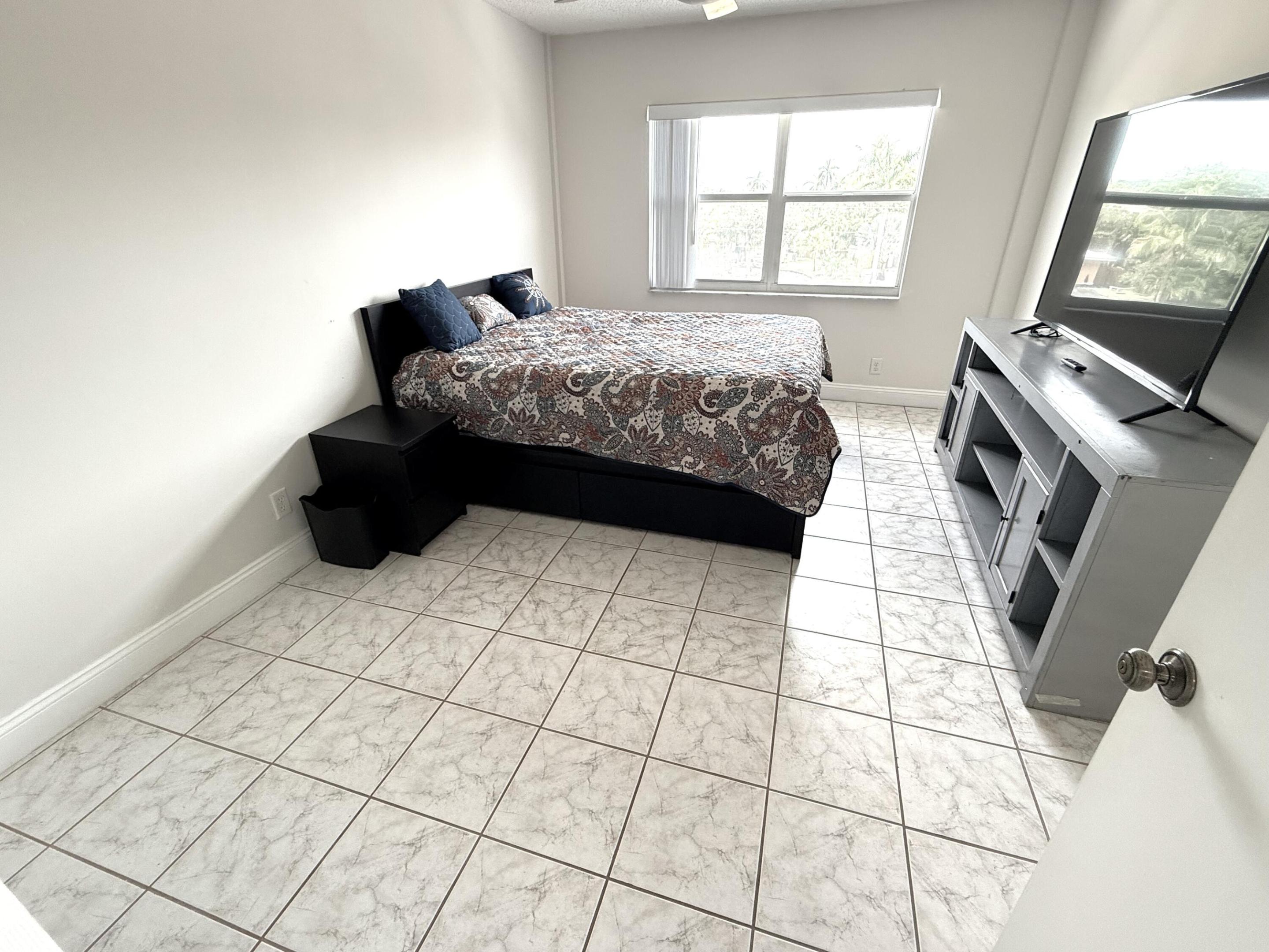 2555 NE 11TH #303, Fort Lauderdale FL 33304