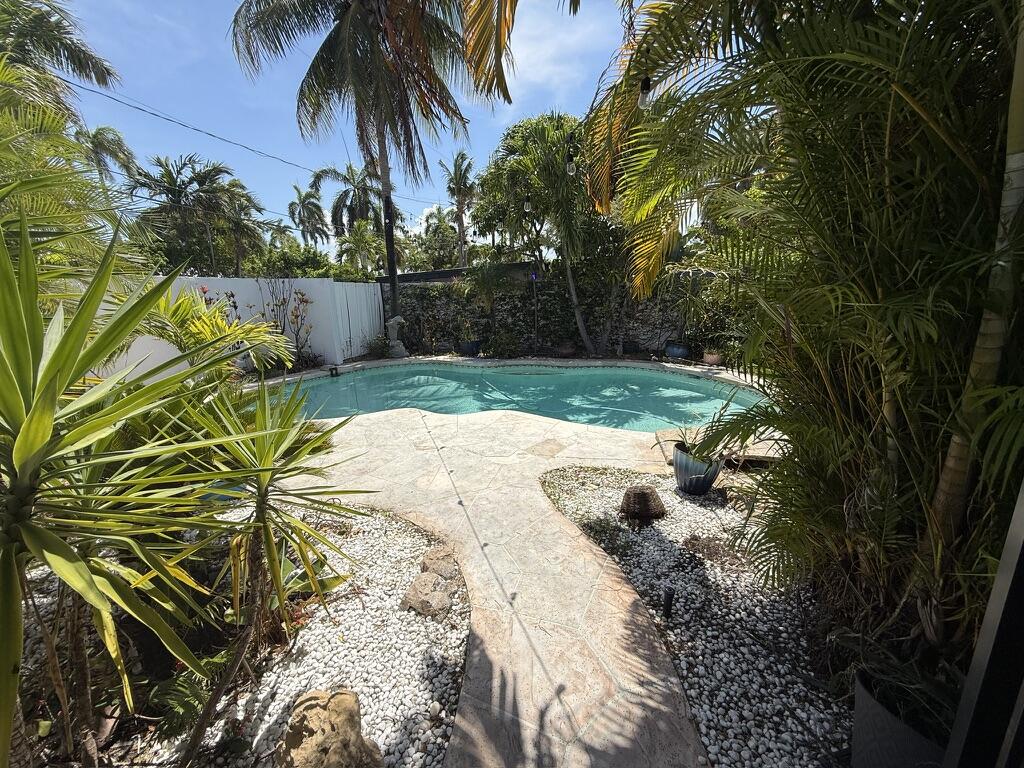 11 SUNSET, Lauderdale By The Sea FL 33062