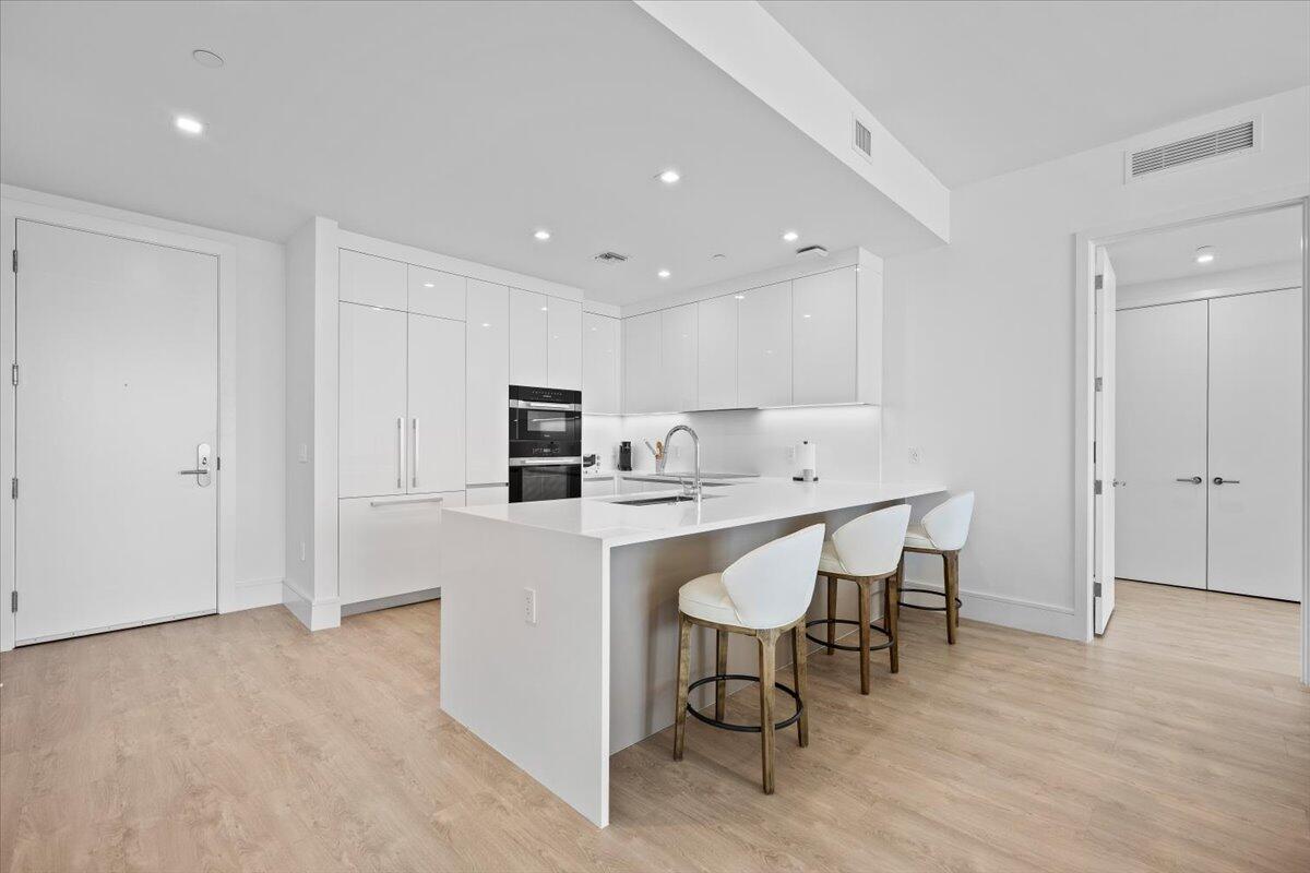 220 Lake Shore #1513, Lake Park FL 33403