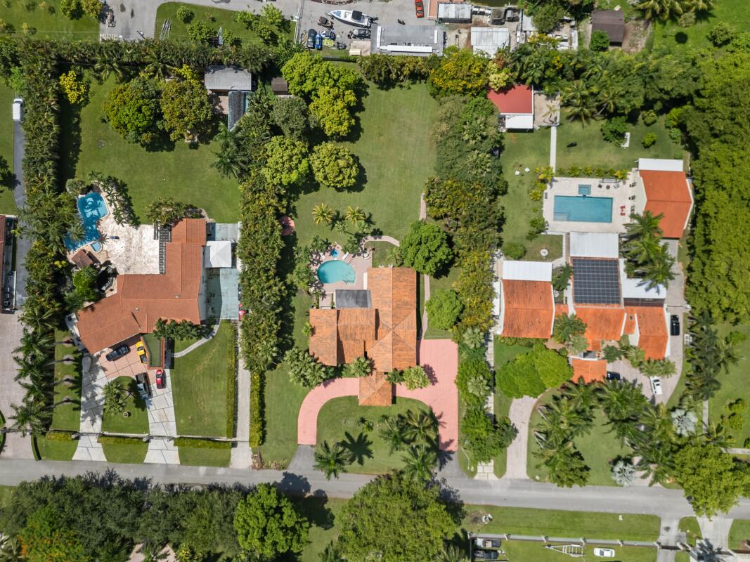 10010 NW 135th, Hialeah FL 33018
