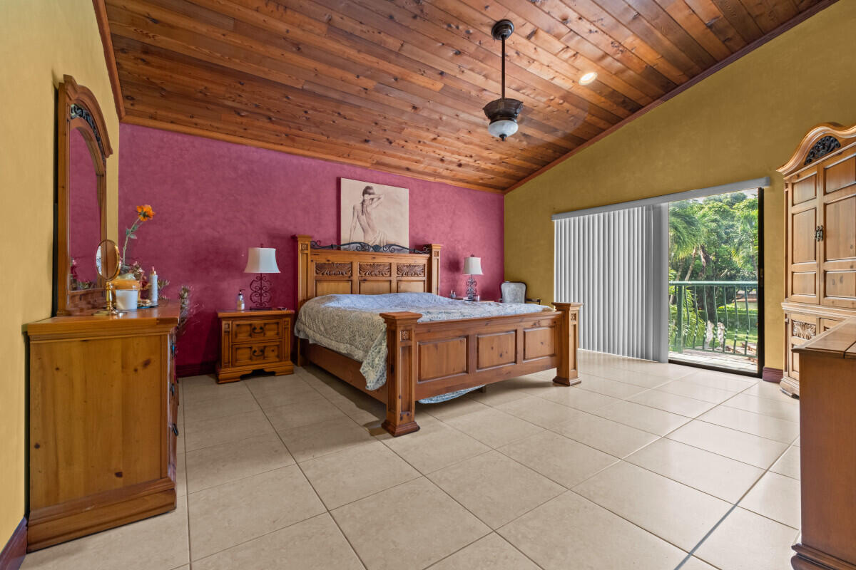 10010 NW 135th, Hialeah FL 33018