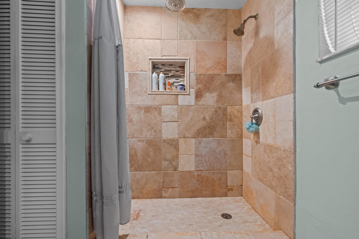 10010 NW 135th, Hialeah FL 33018