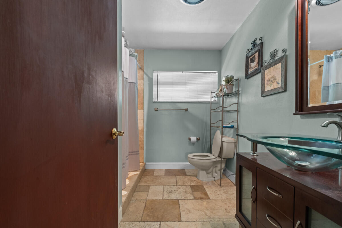 10010 NW 135th, Hialeah FL 33018