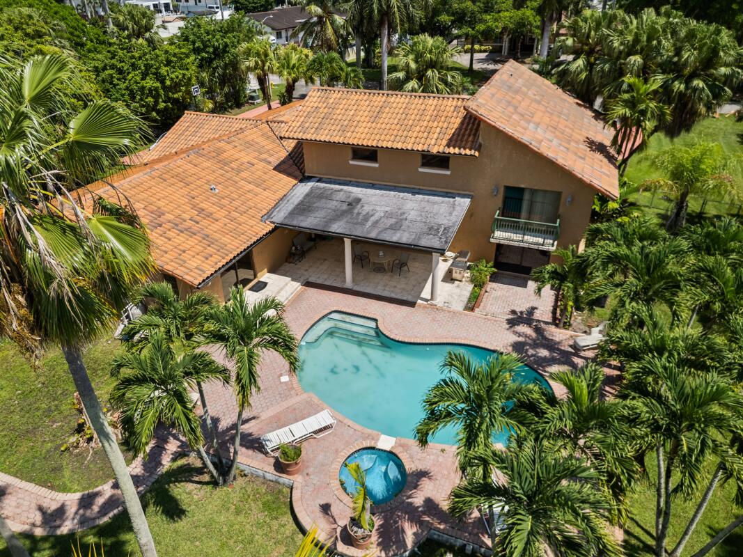 10010 NW 135th, Hialeah FL 33018