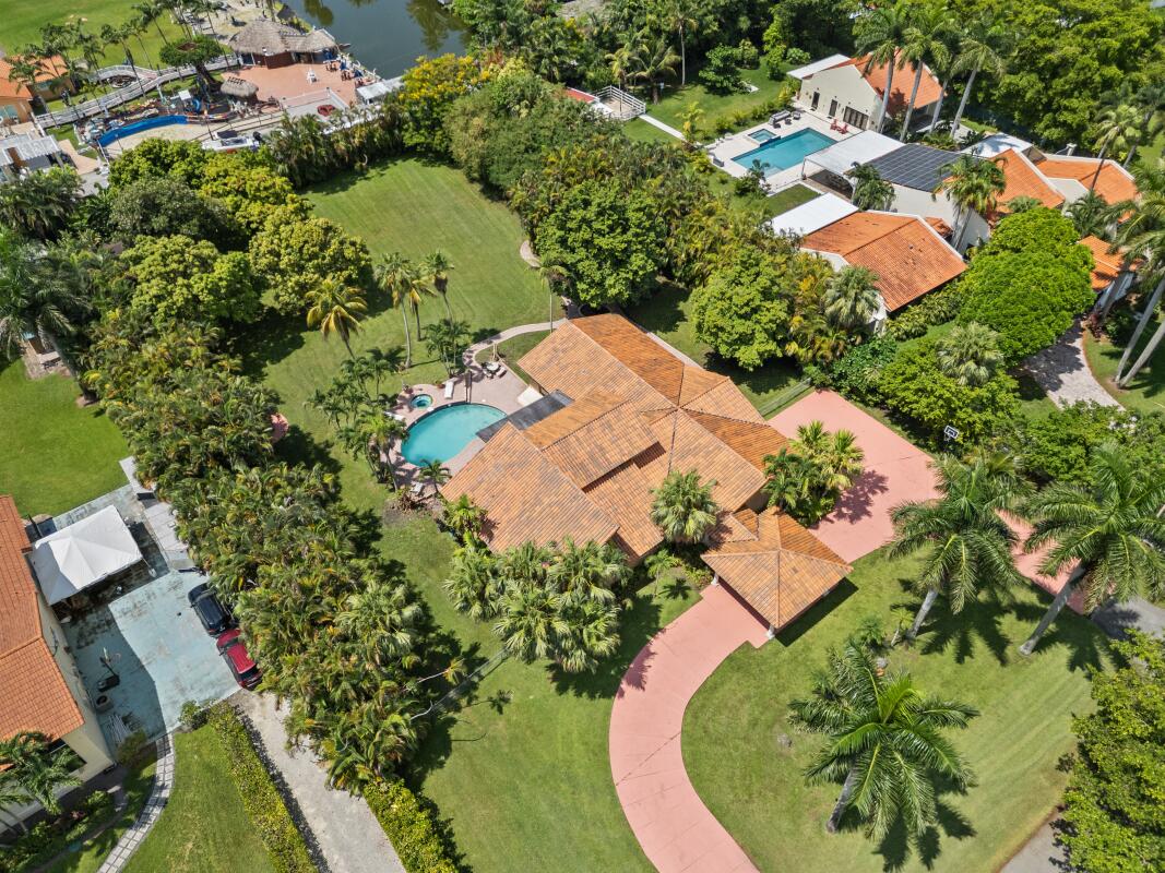 10010 NW 135th, Hialeah FL 33018
