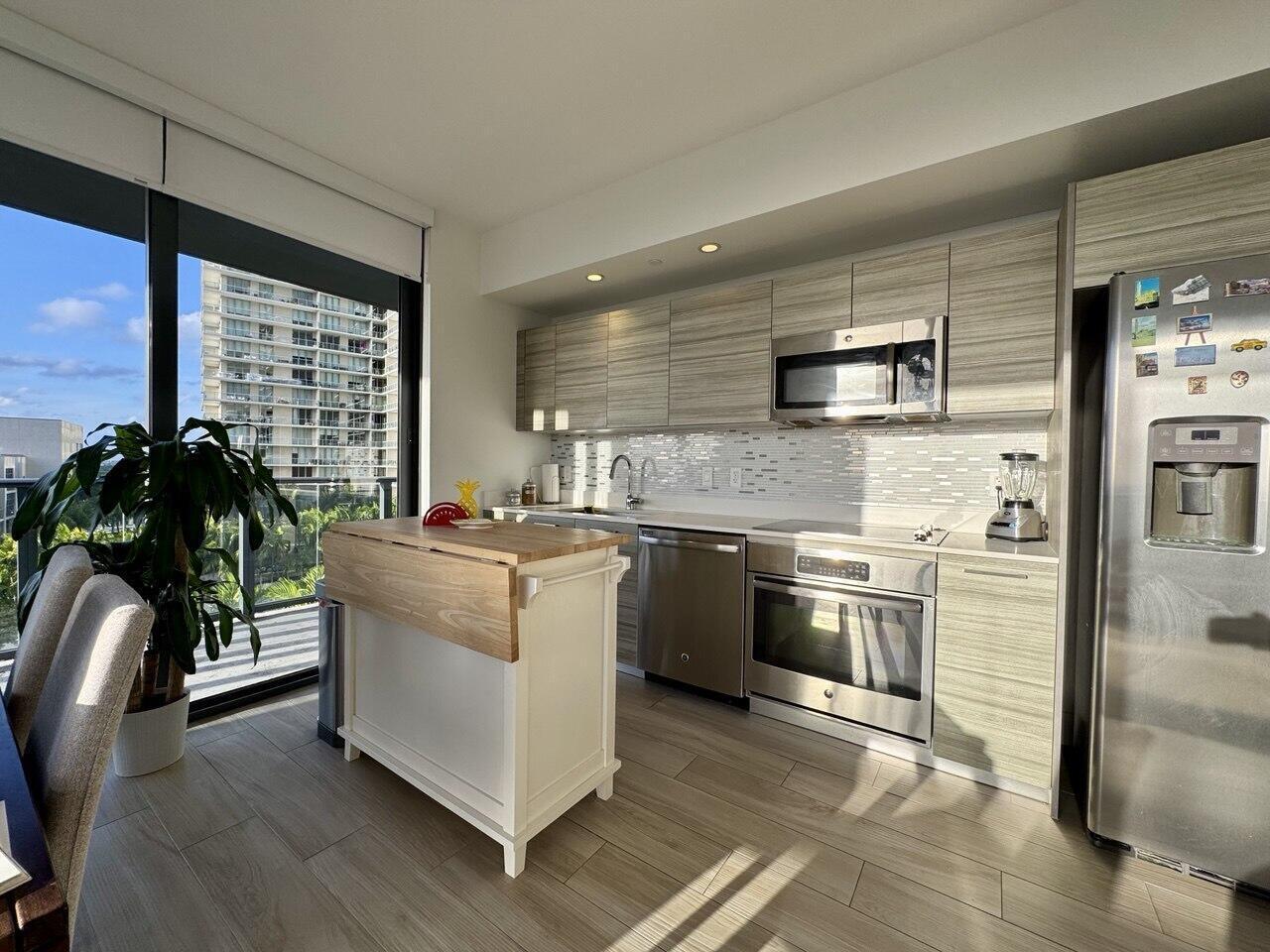 121 NE 34th #1116, Miami FL 33137