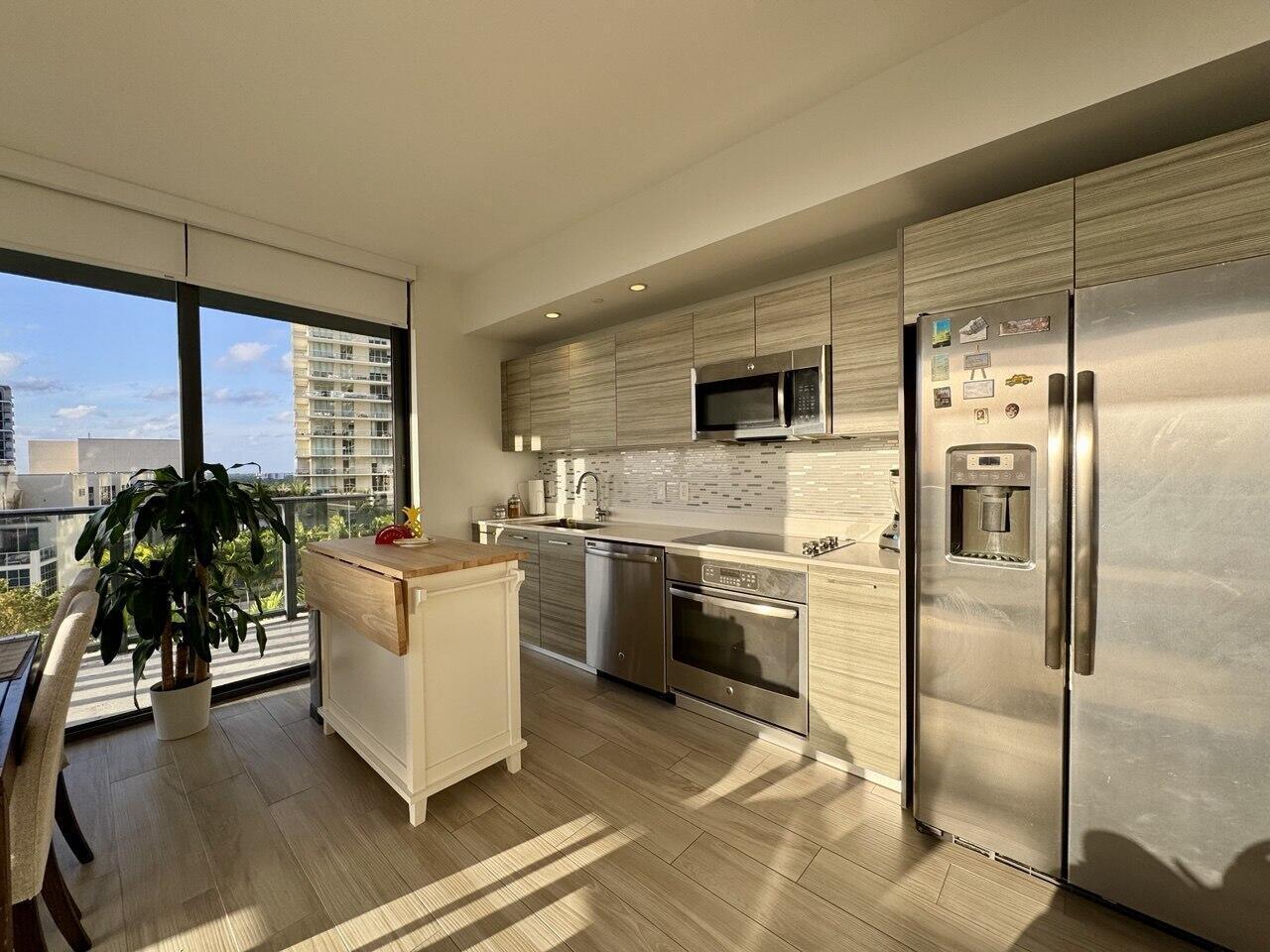 121 NE 34th #1116, Miami FL 33137
