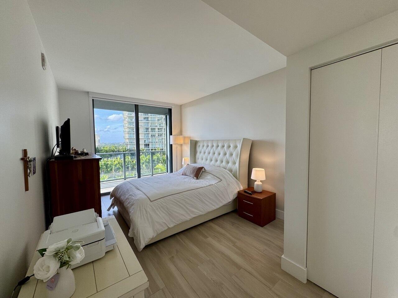 121 NE 34th #1116, Miami FL 33137