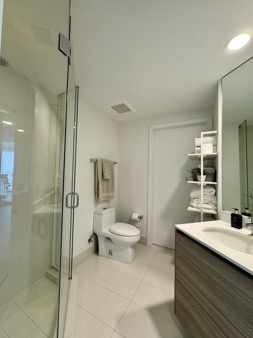 121 NE 34th #1116, Miami FL 33137