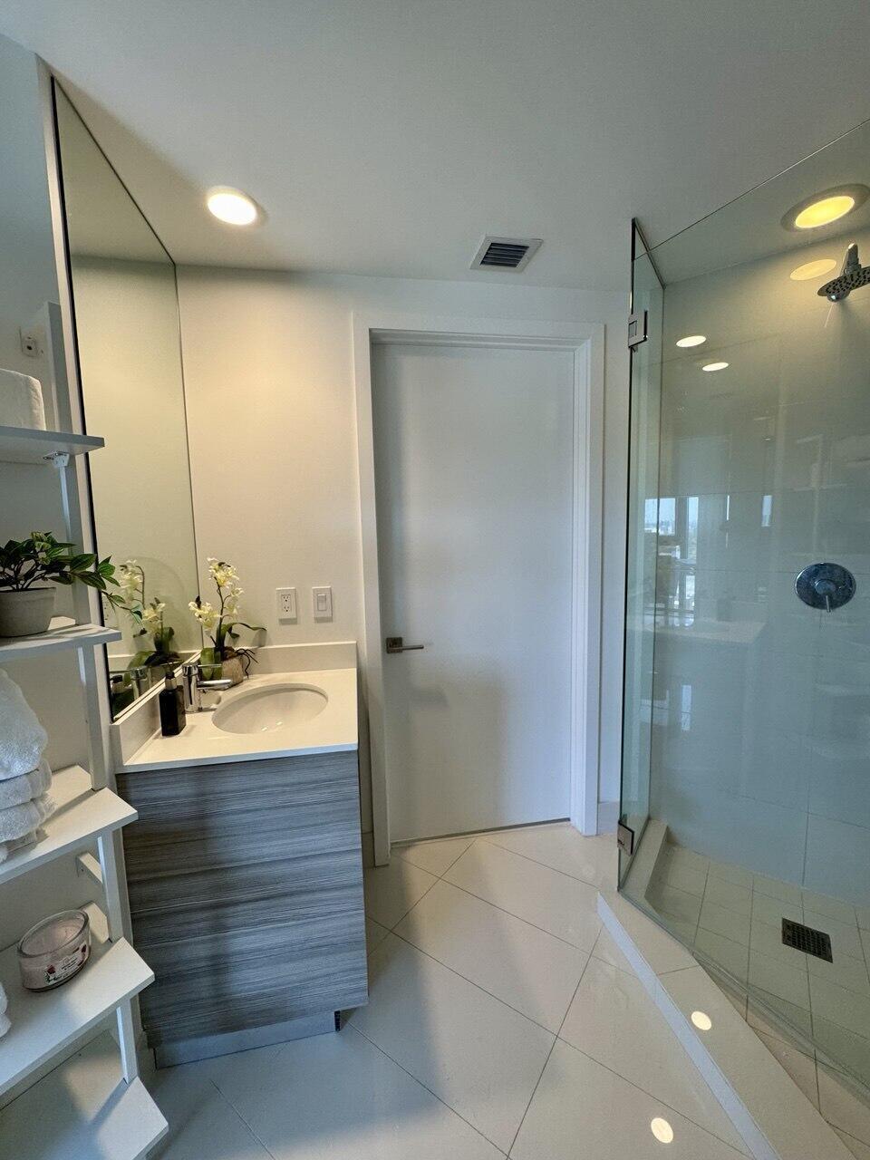 121 NE 34th #1116, Miami FL 33137