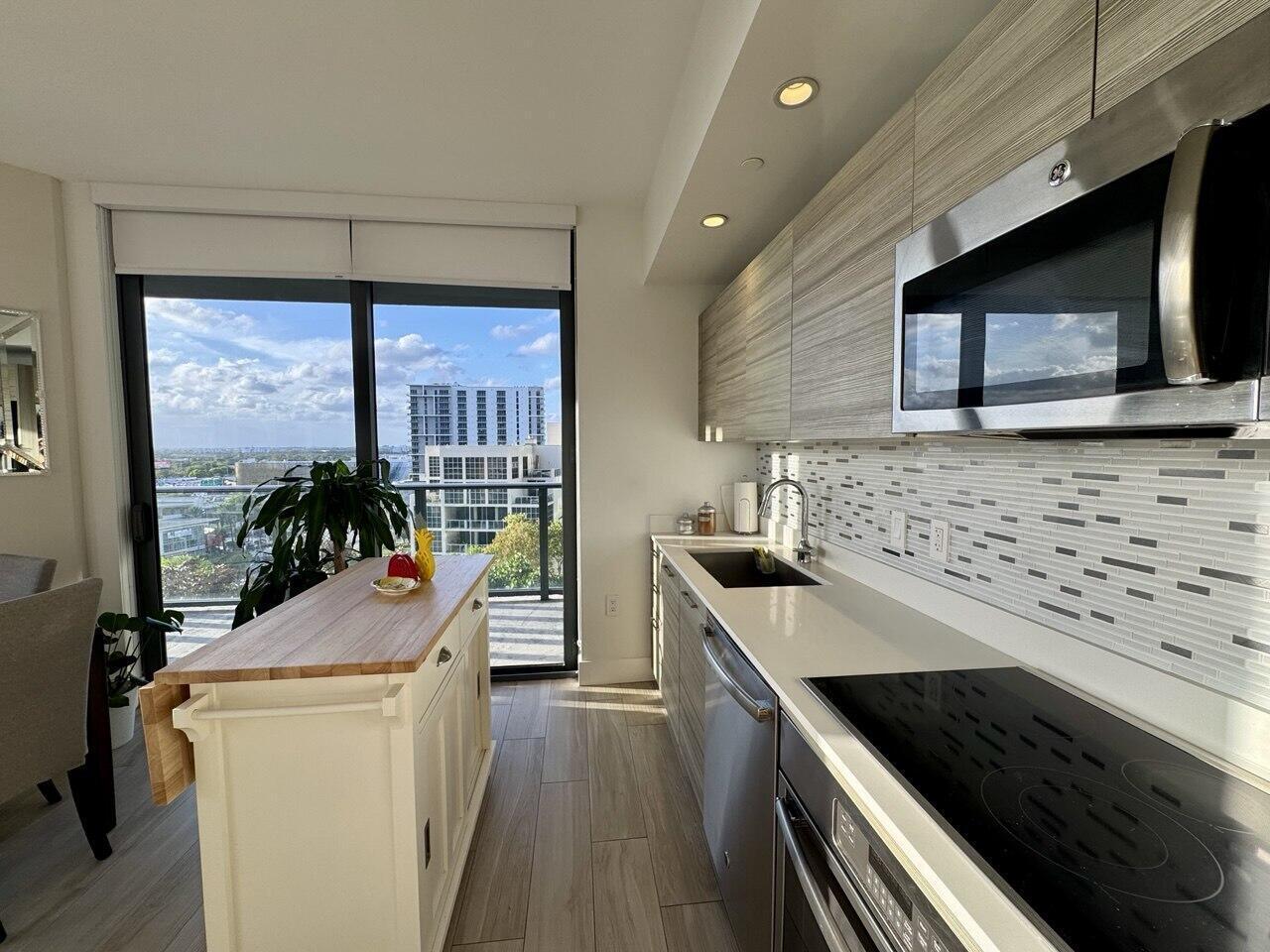 121 NE 34th #1116, Miami FL 33137