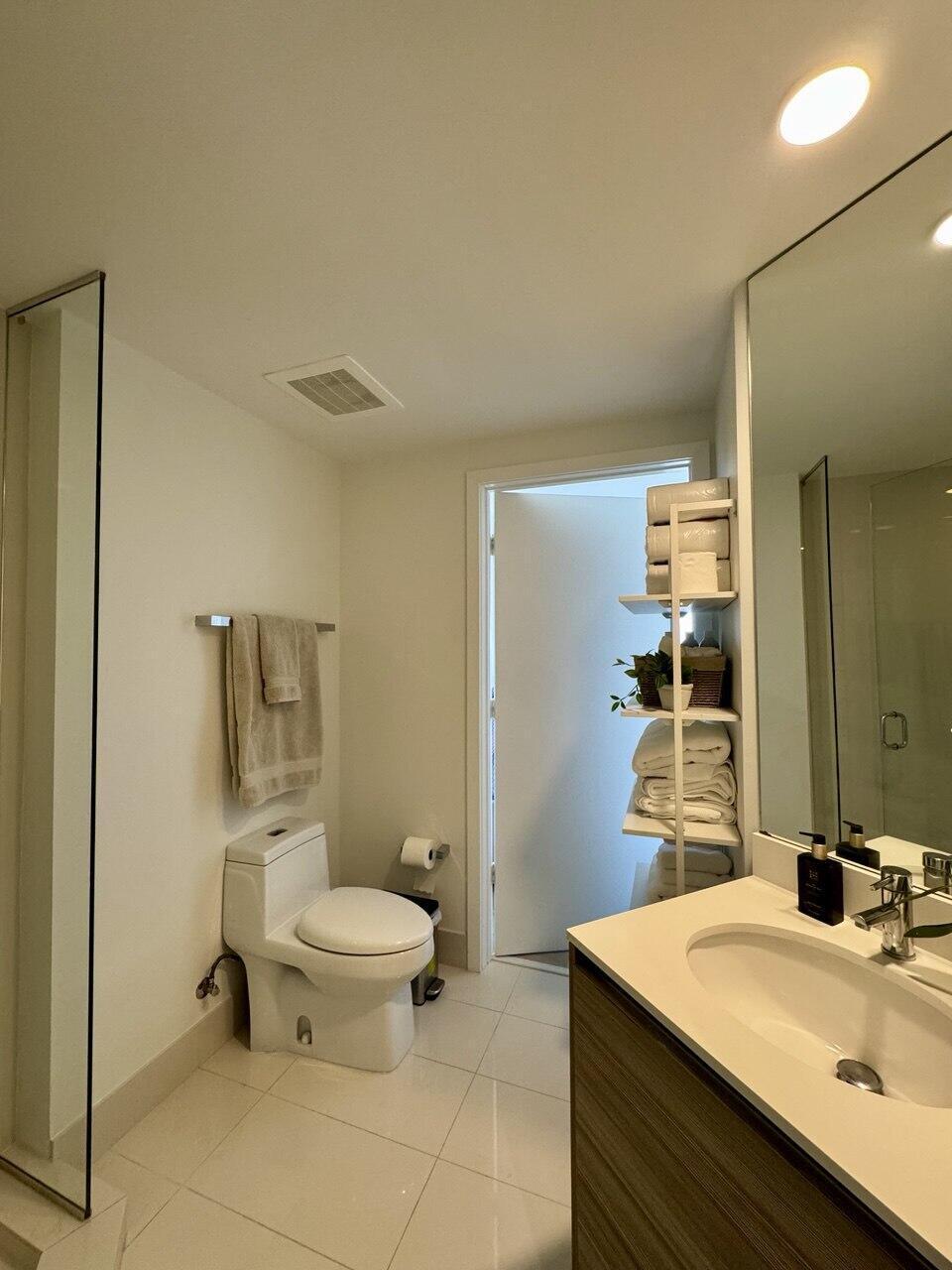 121 NE 34th #1116, Miami FL 33137