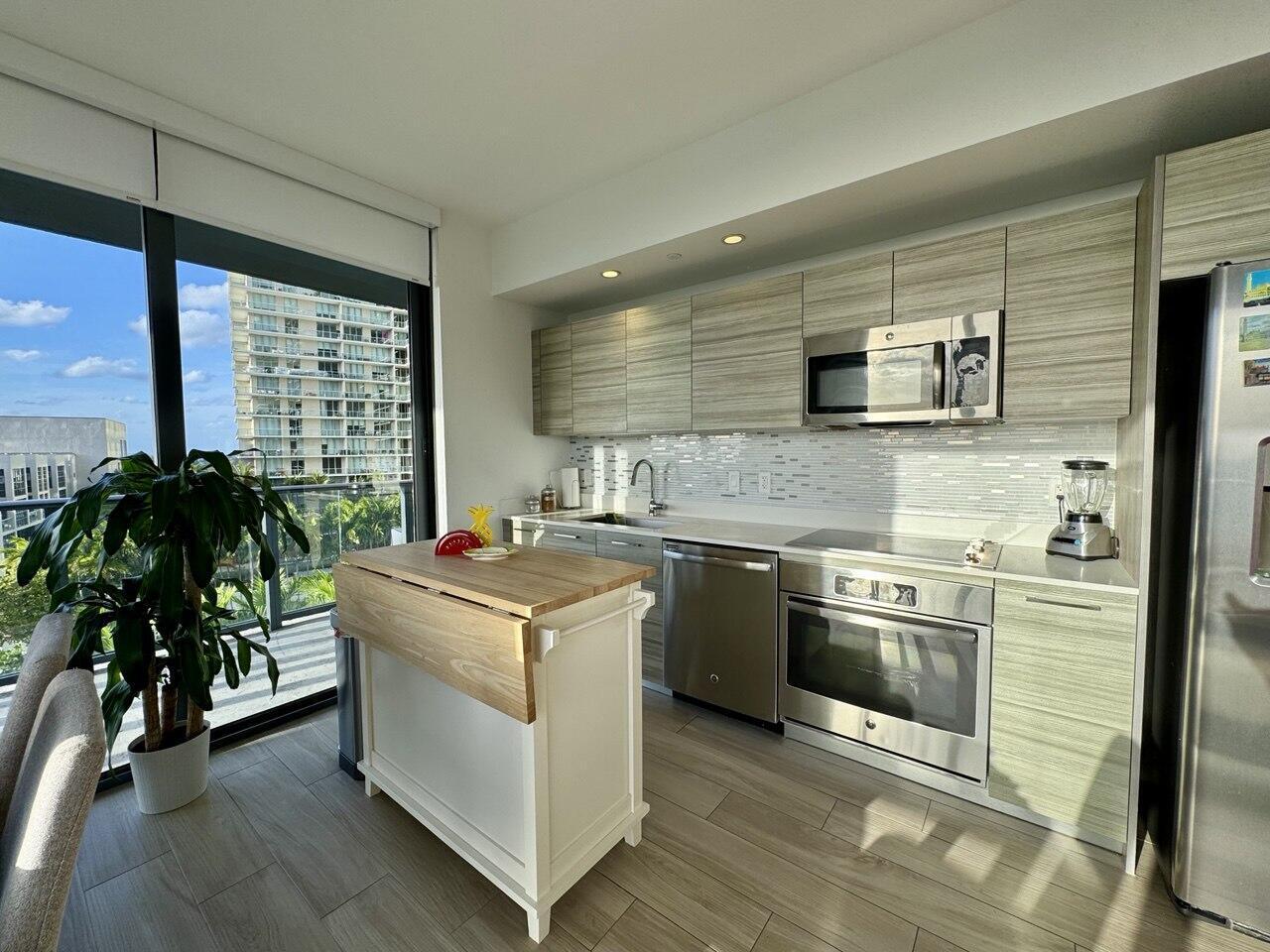 121 NE 34th #1116, Miami FL 33137