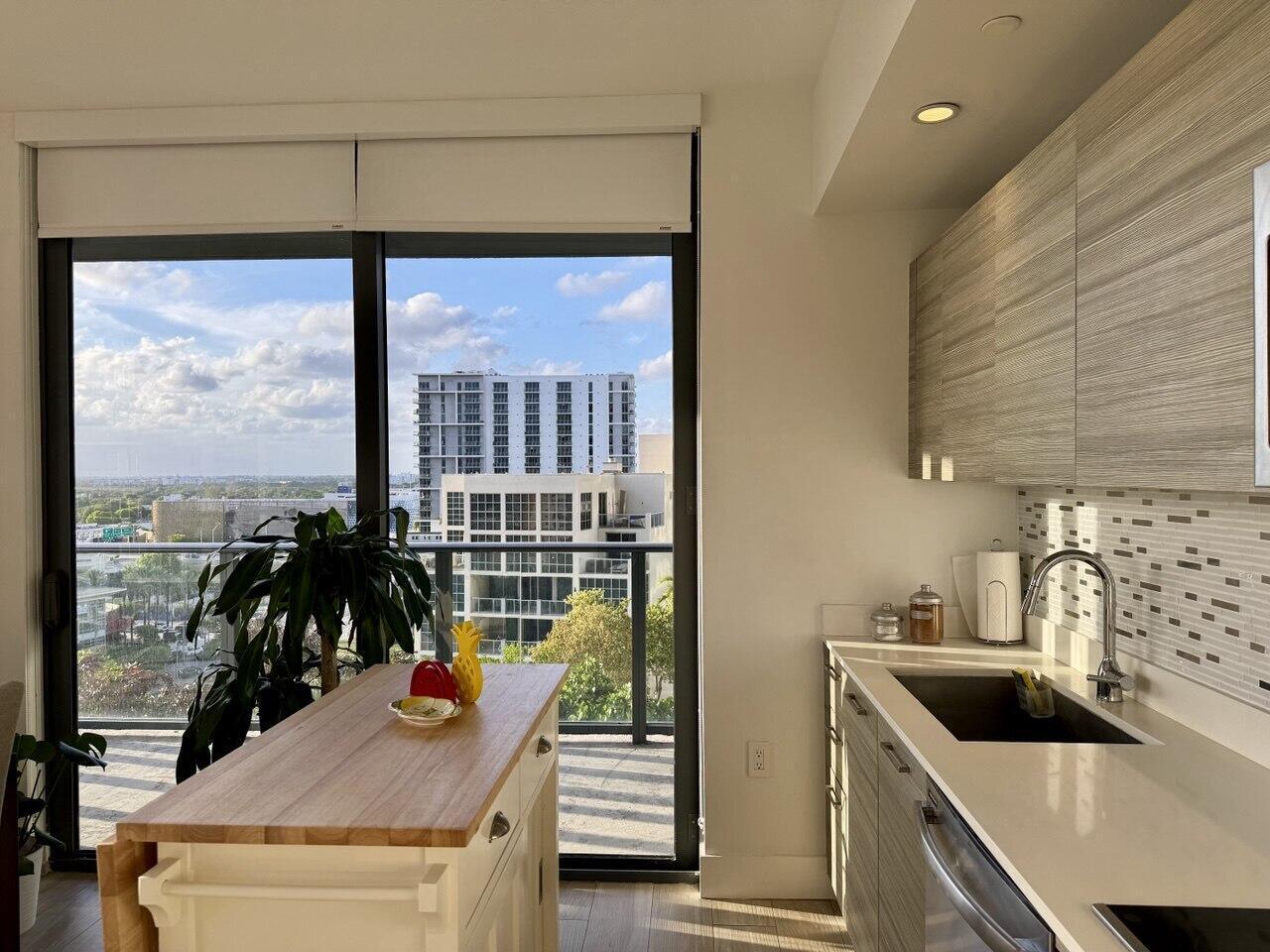 121 NE 34th #1116, Miami FL 33137