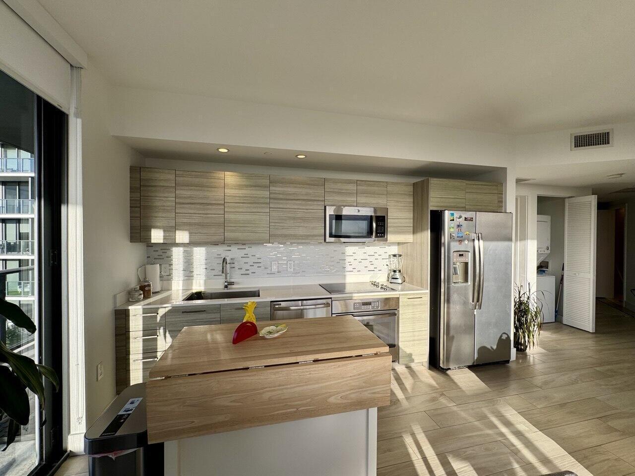 121 NE 34th #1116, Miami FL 33137