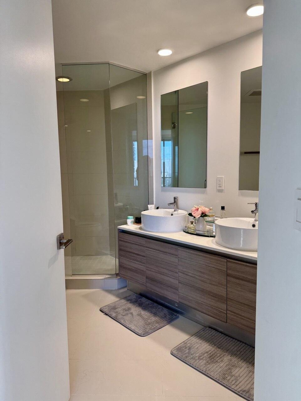 121 NE 34th #1116, Miami FL 33137