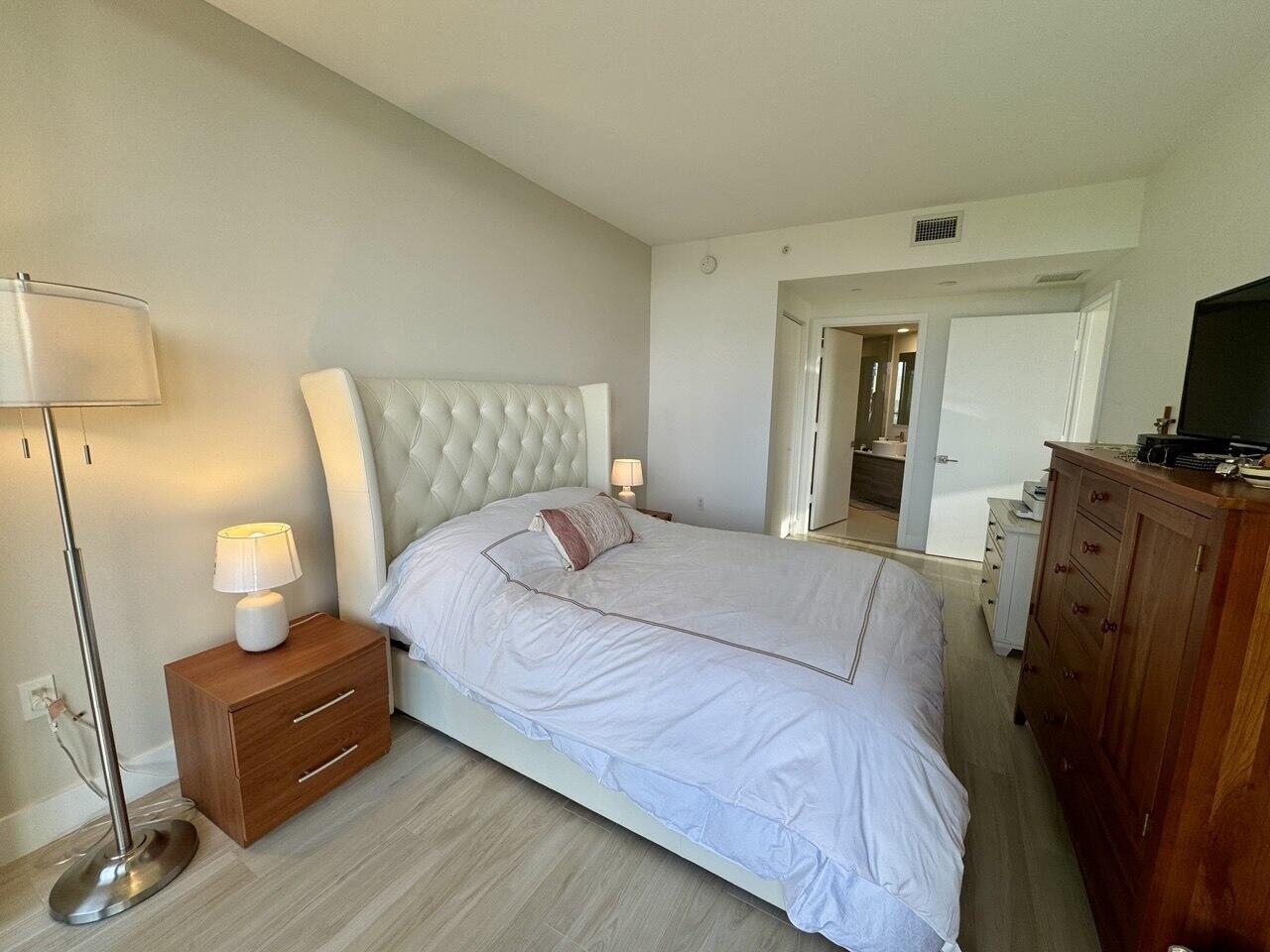 121 NE 34th #1116, Miami FL 33137