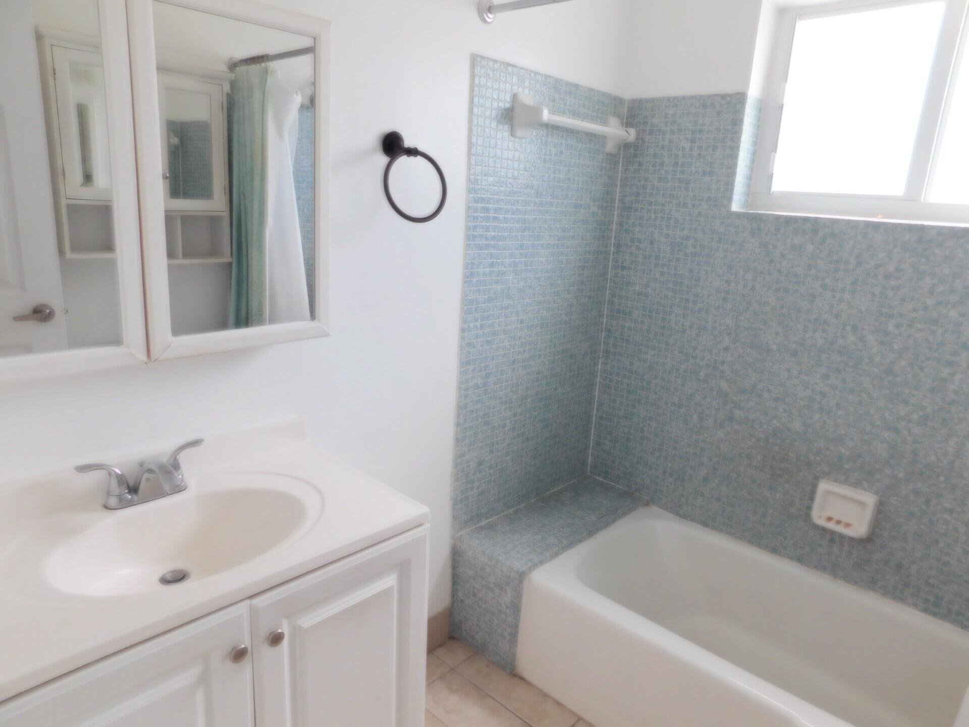 825 NE 6th #3, Fort Lauderdale FL 33304