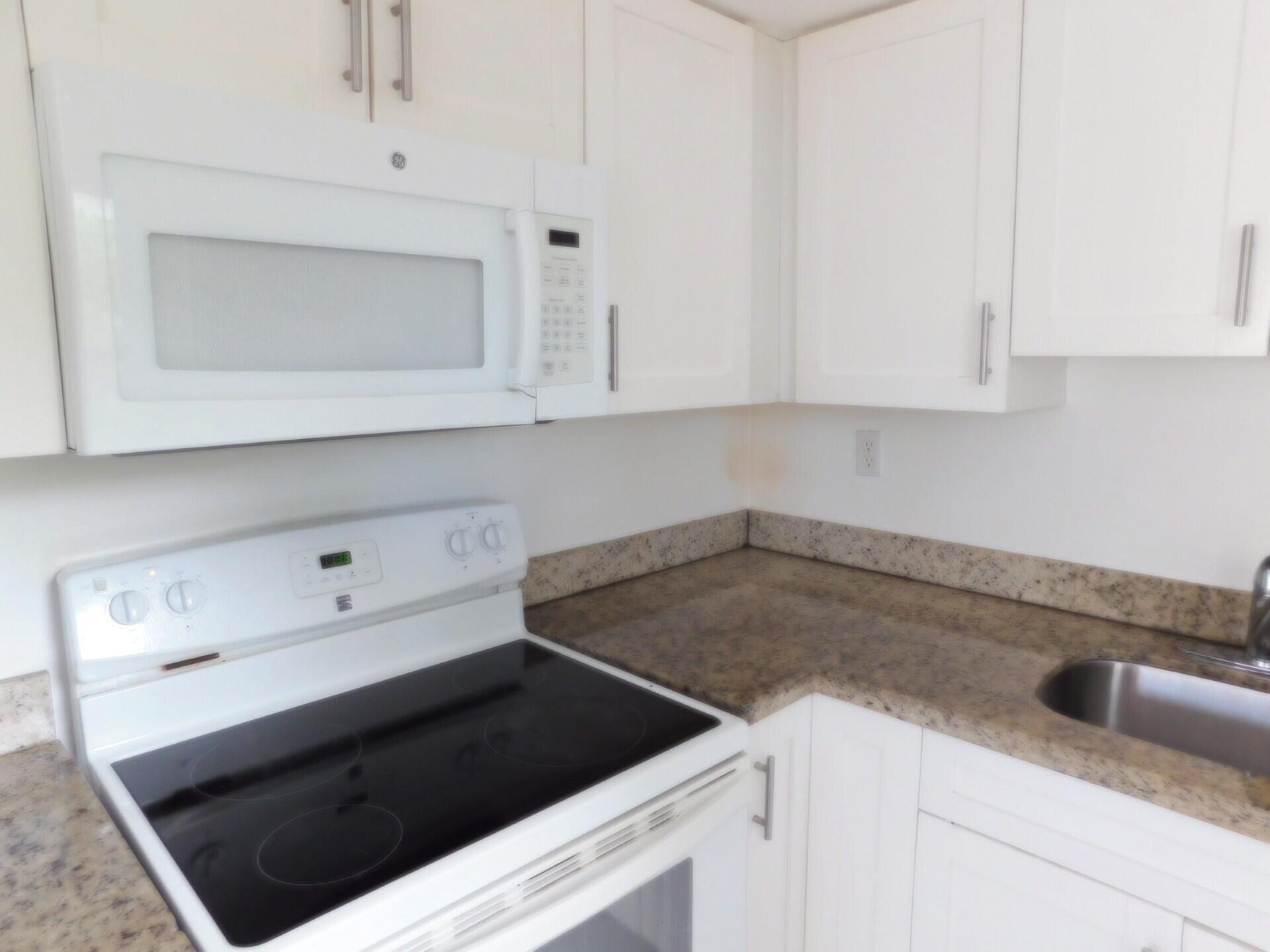 825 NE 6th #3, Fort Lauderdale FL 33304
