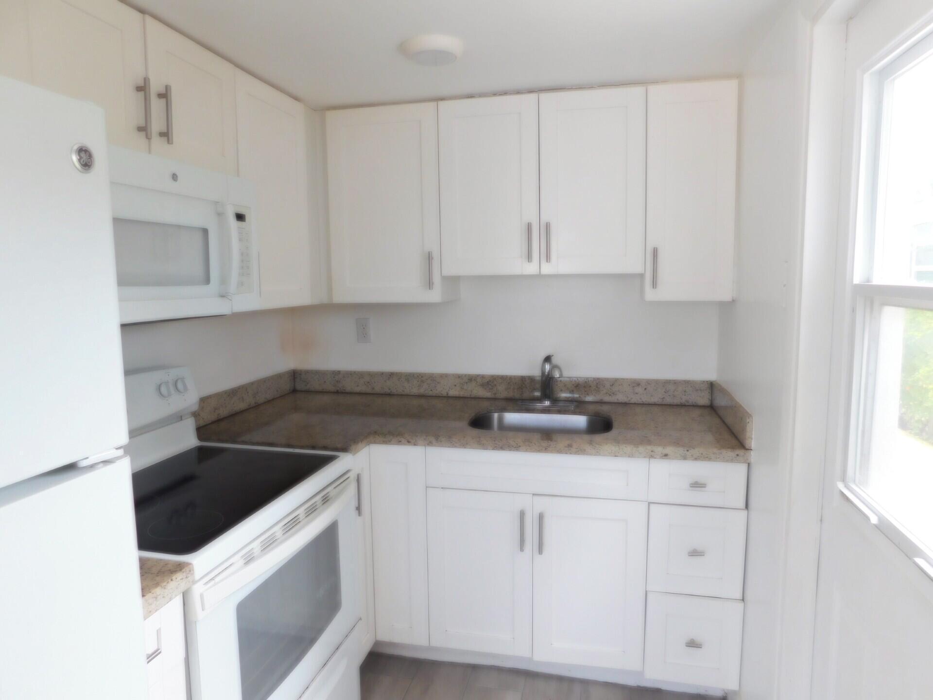 825 NE 6th #3, Fort Lauderdale FL 33304