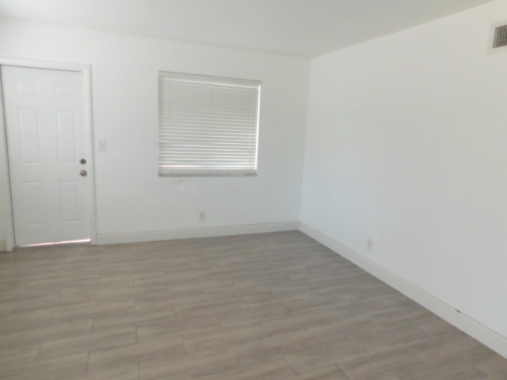 825 NE 6th #3, Fort Lauderdale FL 33304