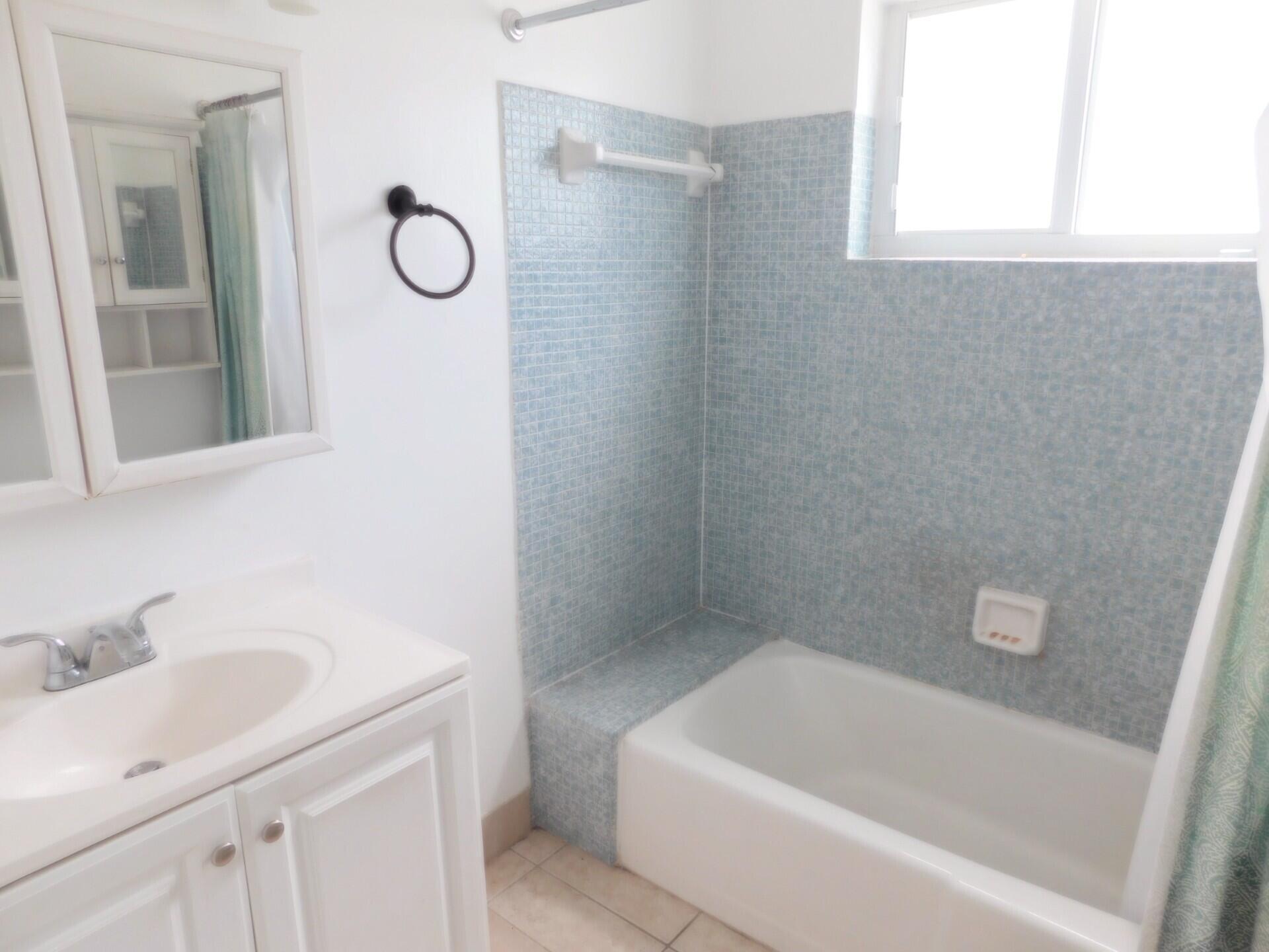 825 NE 6th #3, Fort Lauderdale FL 33304