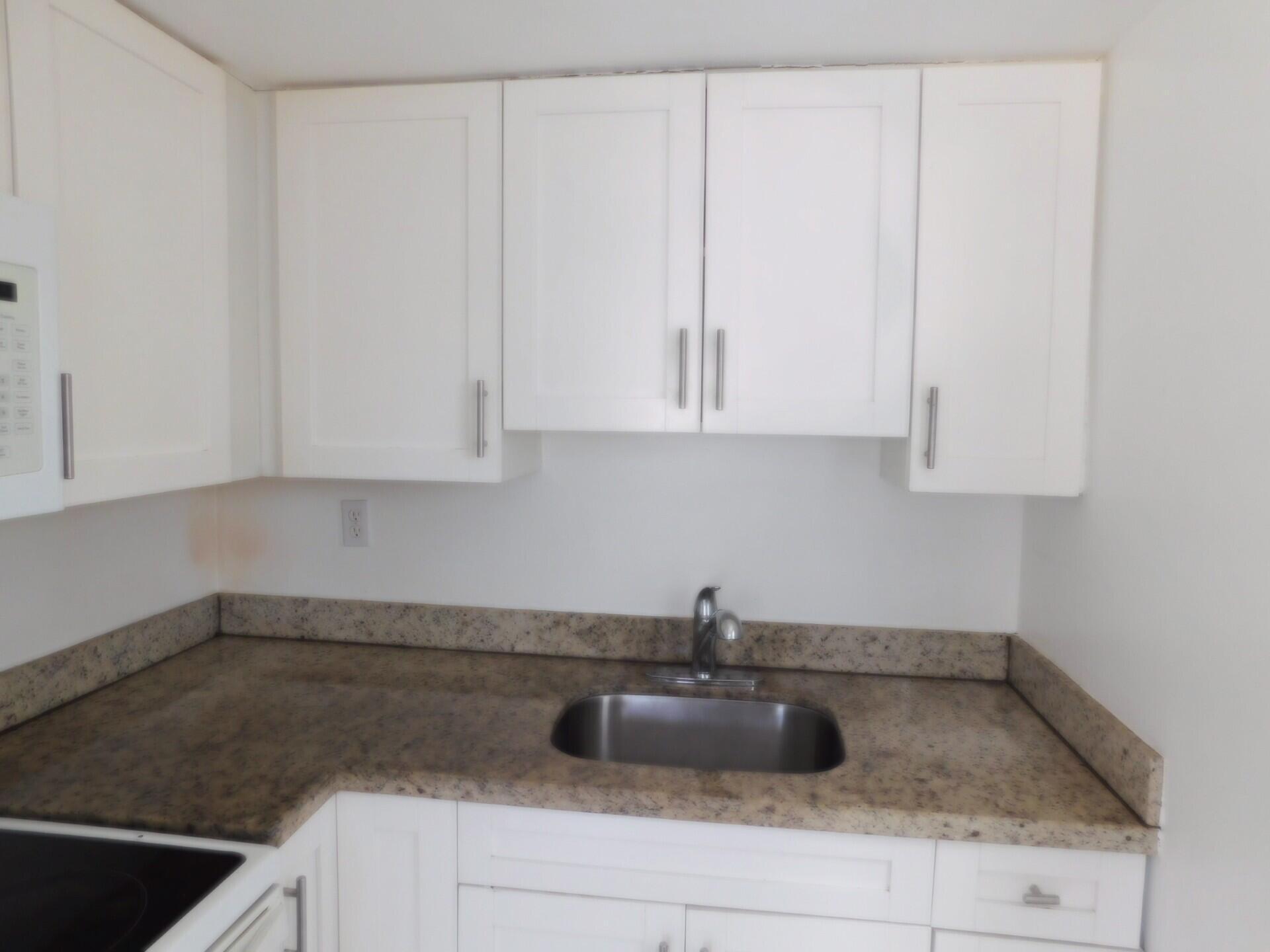 825 NE 6th #3, Fort Lauderdale FL 33304