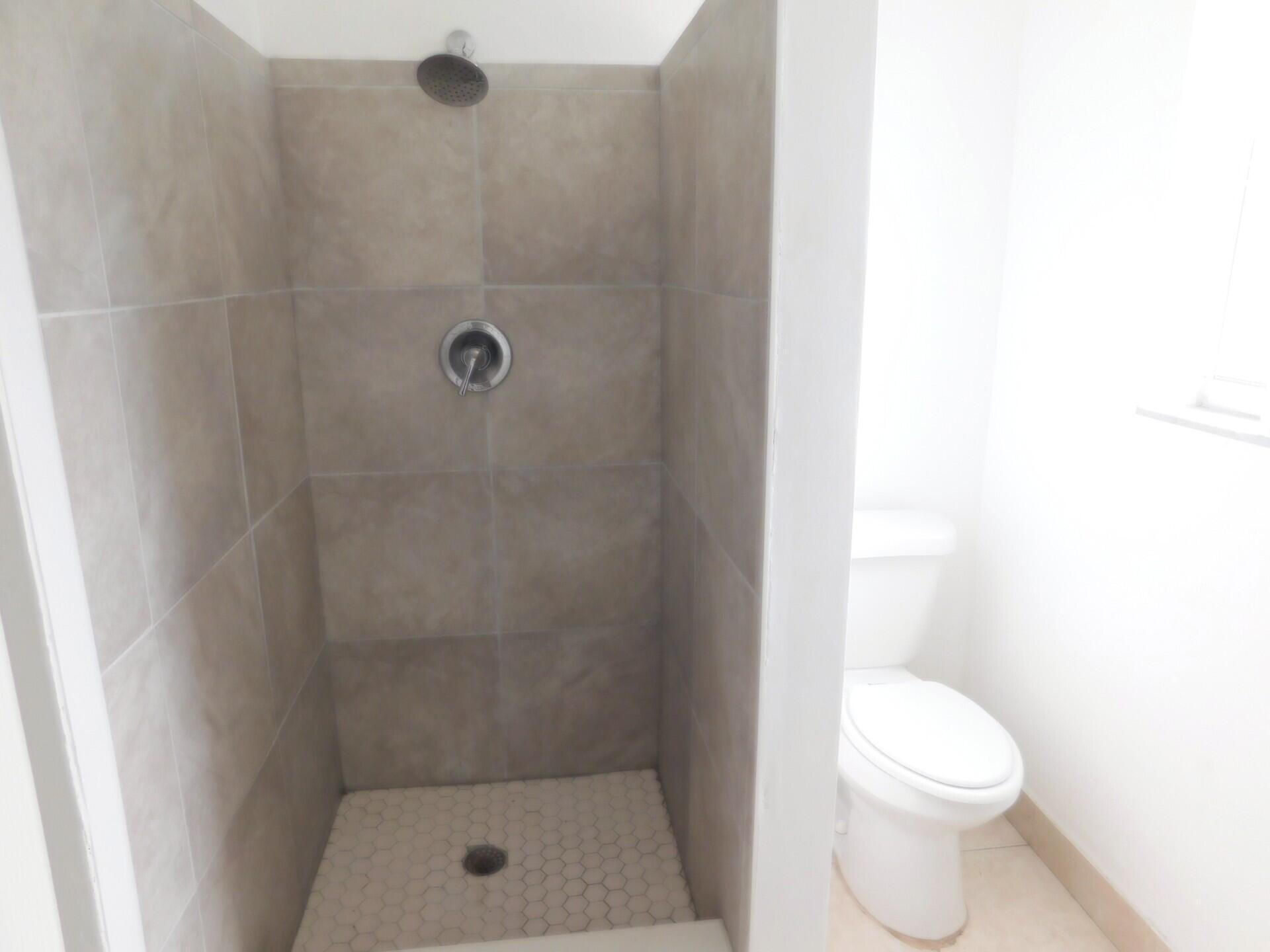 825 NE 6th #3, Fort Lauderdale FL 33304