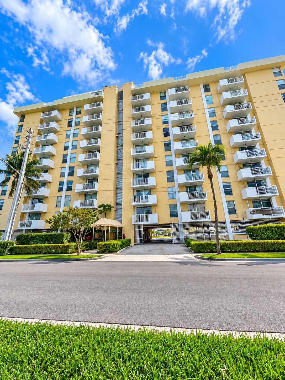 2020 NE 135TH #502, North Miami FL 33181