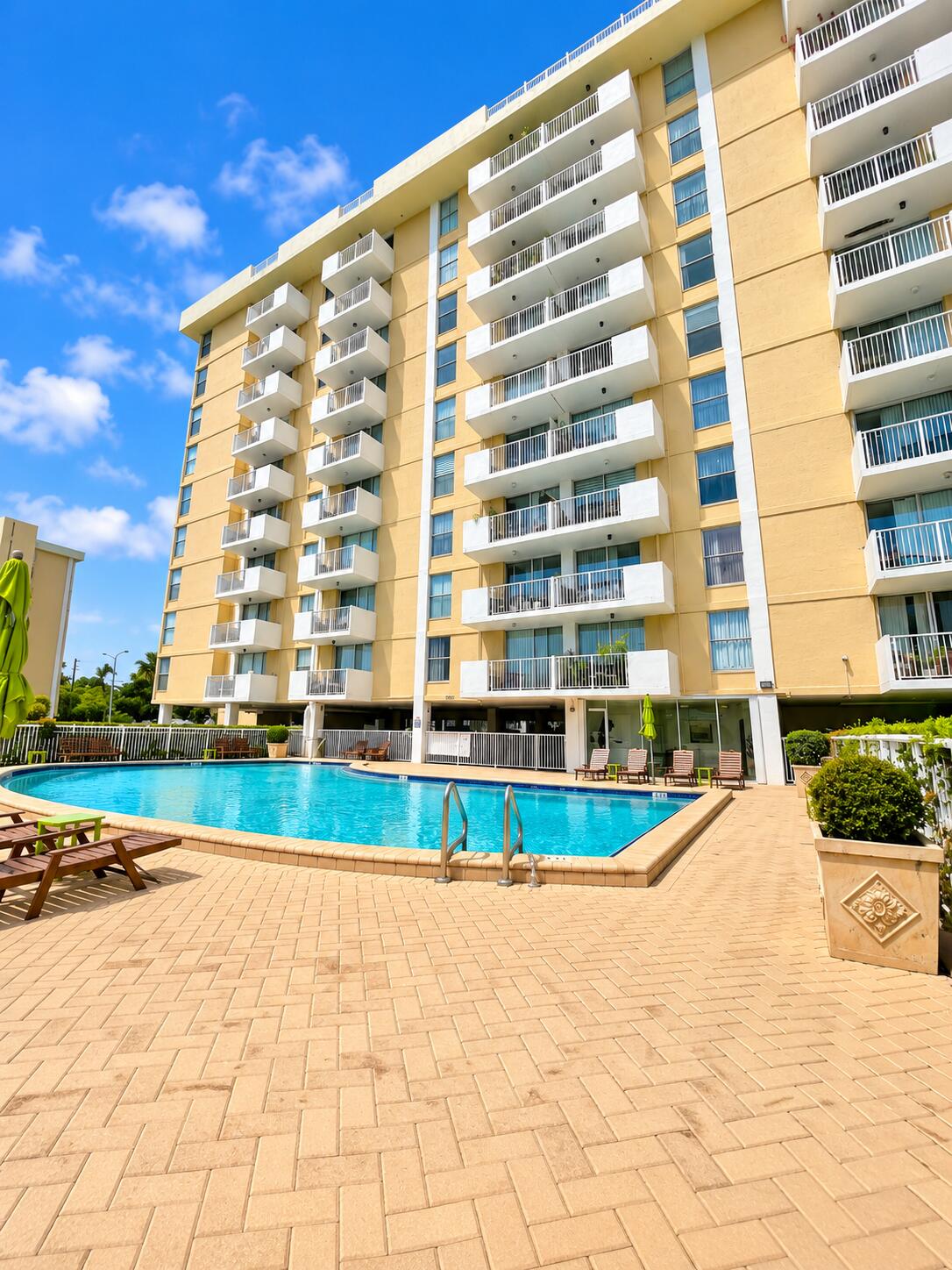 2020 NE 135TH #502, North Miami FL 33181