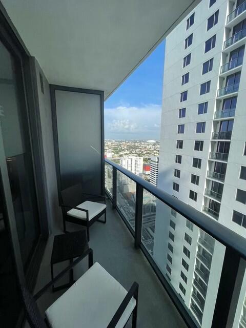 55 SW 9th #3209, Miami FL 33130