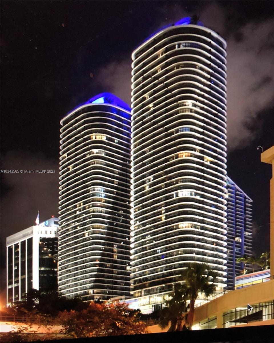 55 SW 9th #3209, Miami FL 33130