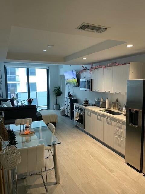 55 SW 9th #3209, Miami FL 33130