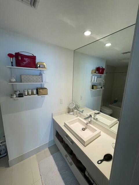 55 SW 9th #3209, Miami FL 33130