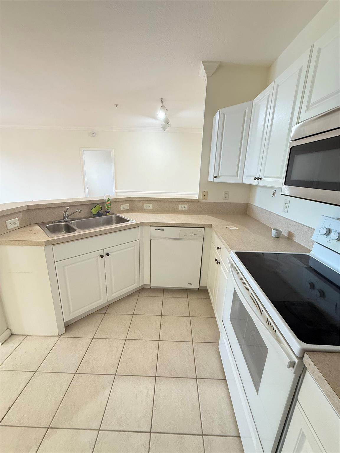 4404 SW 160TH #823, Miramar FL 33027