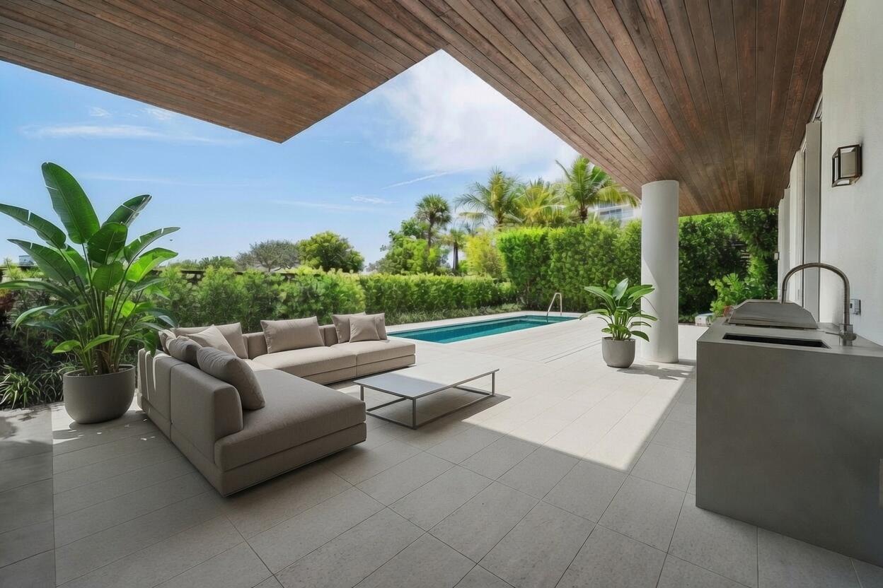 210 SE MIZNER #101, Boca Raton FL 33432
