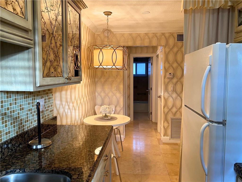 600 NE 7TH #14, Fort Lauderdale FL 33304