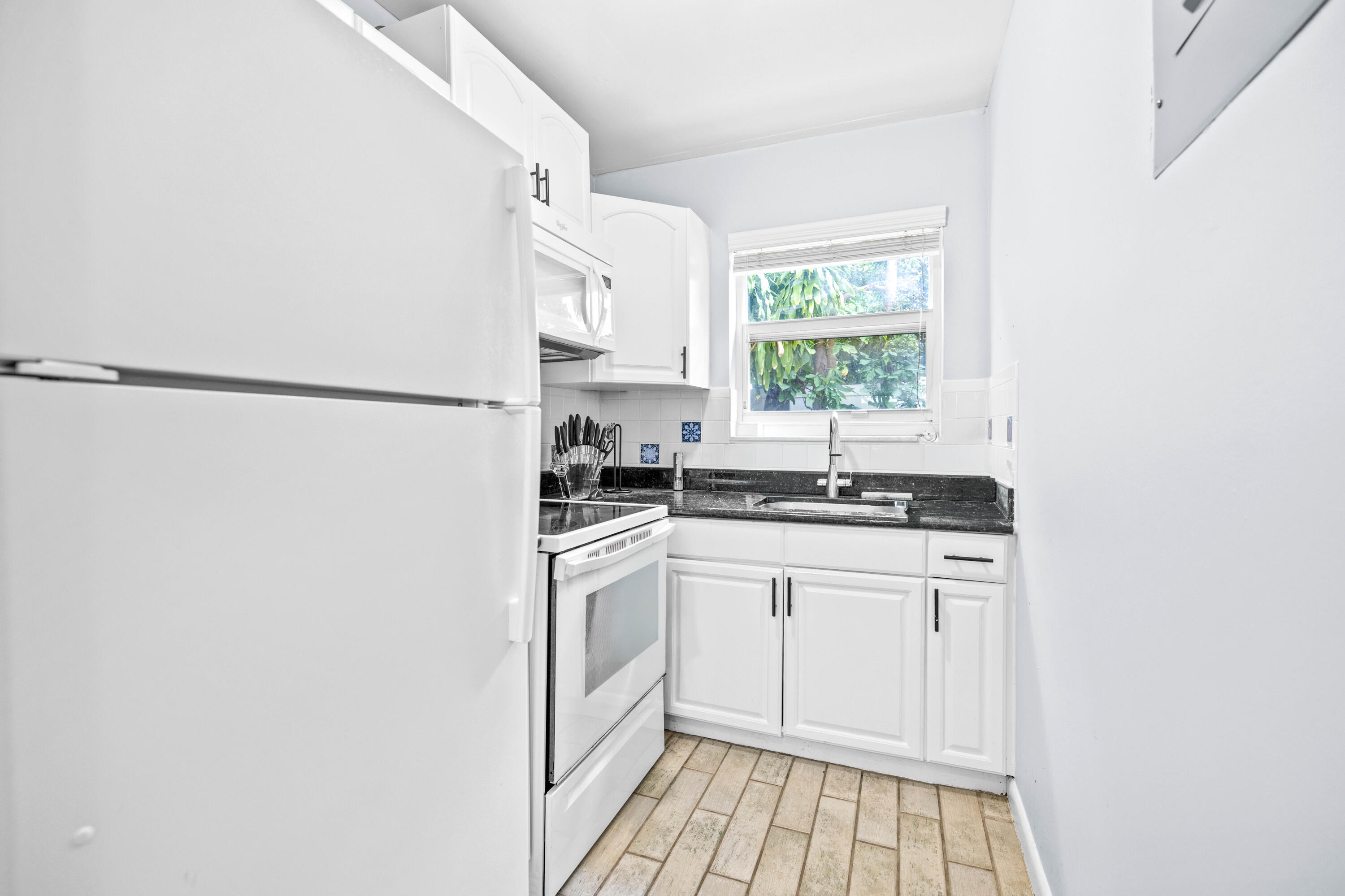 1900 NE 8TH #104, Fort Lauderdale FL 33304