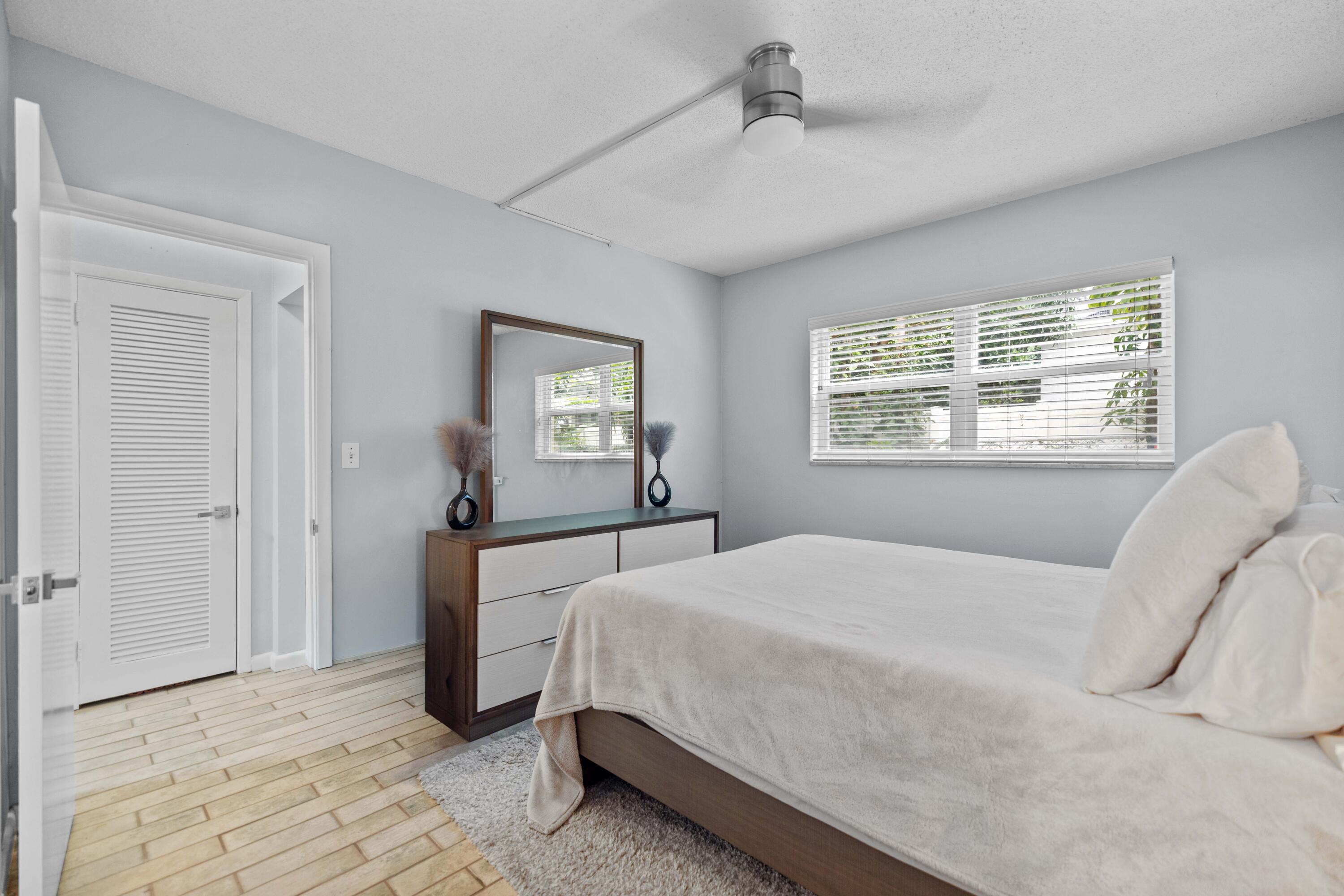 1900 NE 8TH #104, Fort Lauderdale FL 33304