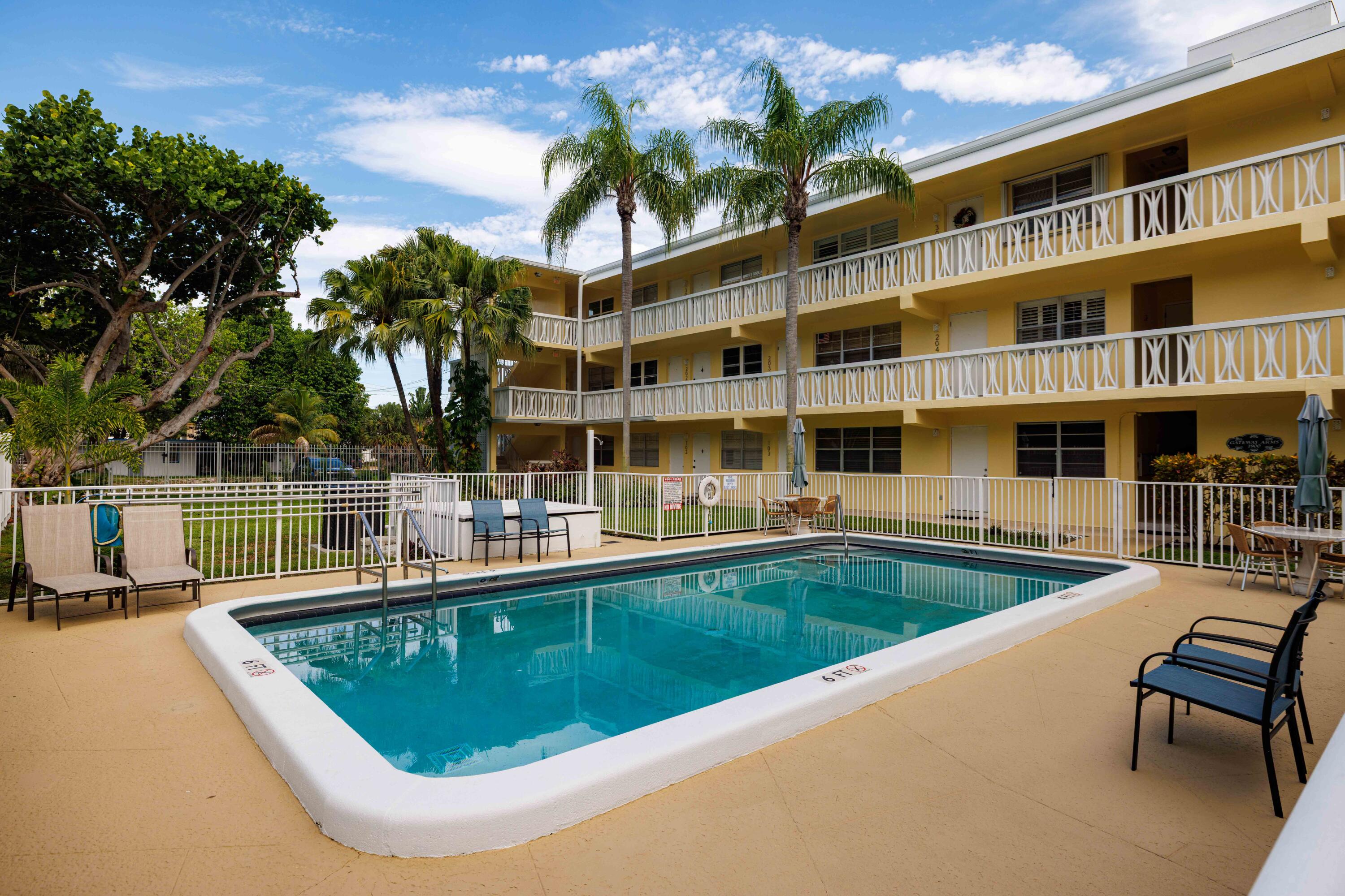 1900 NE 8TH #104, Fort Lauderdale FL 33304
