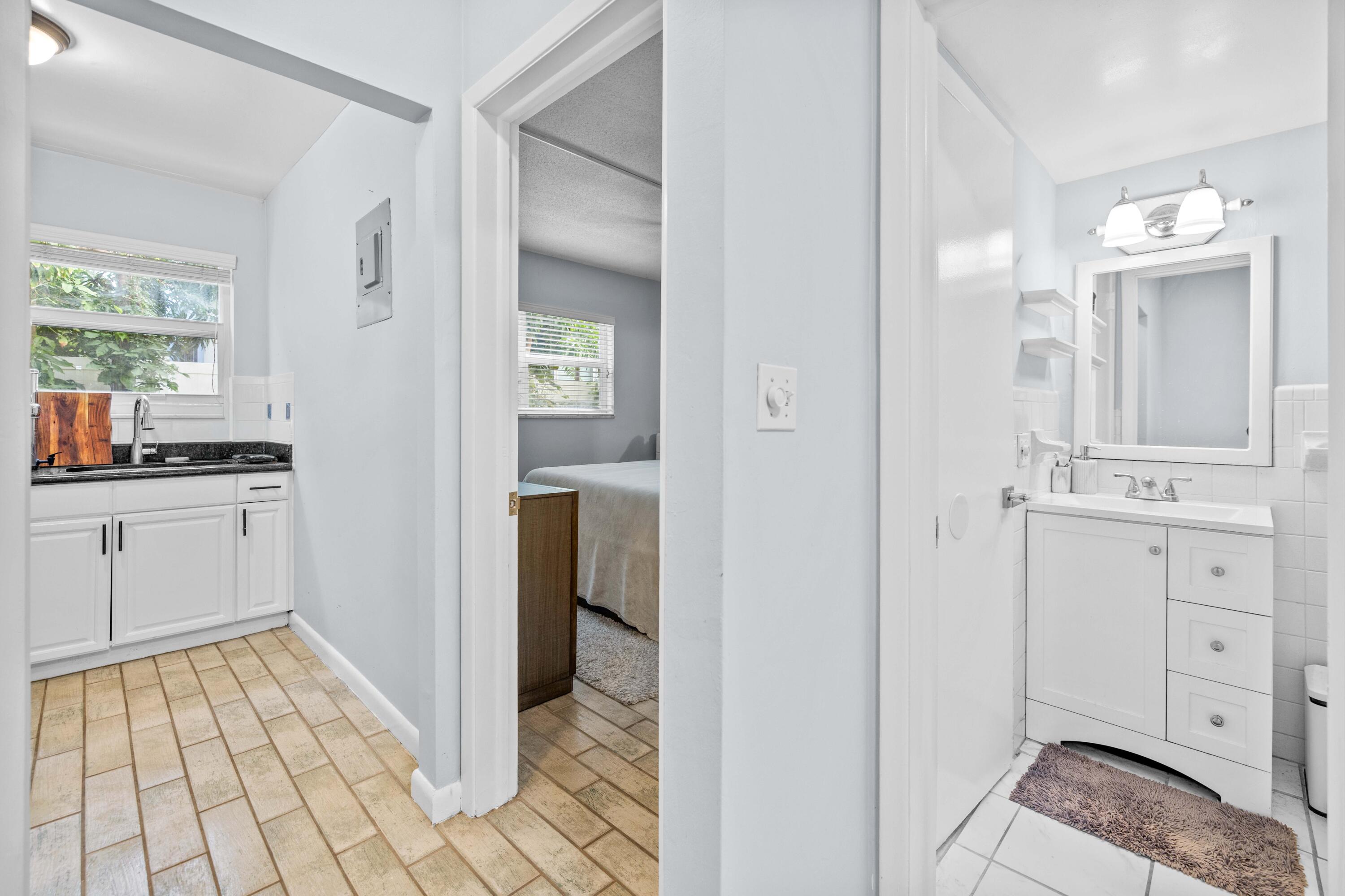 1900 NE 8TH #104, Fort Lauderdale FL 33304