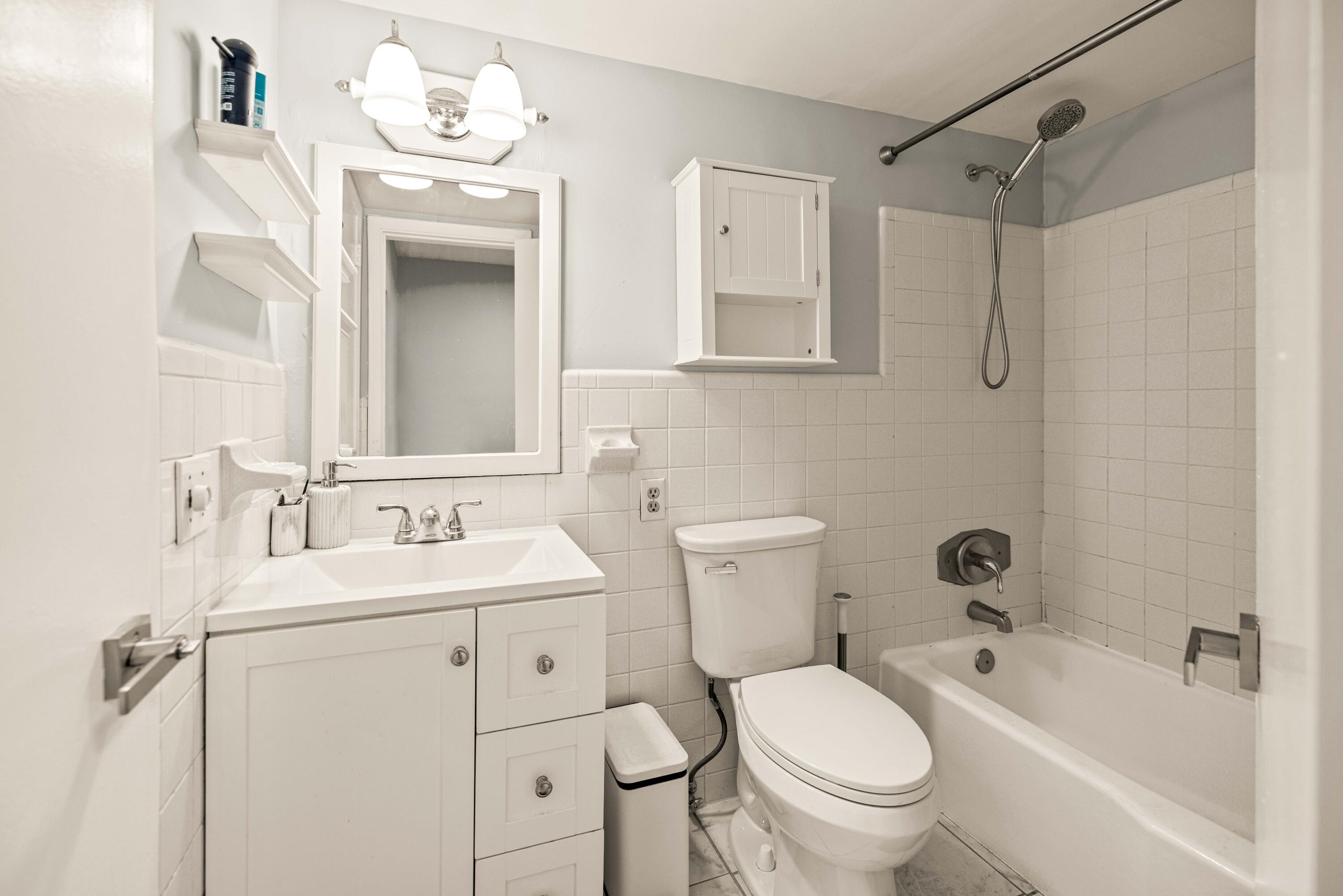1900 NE 8TH #104, Fort Lauderdale FL 33304