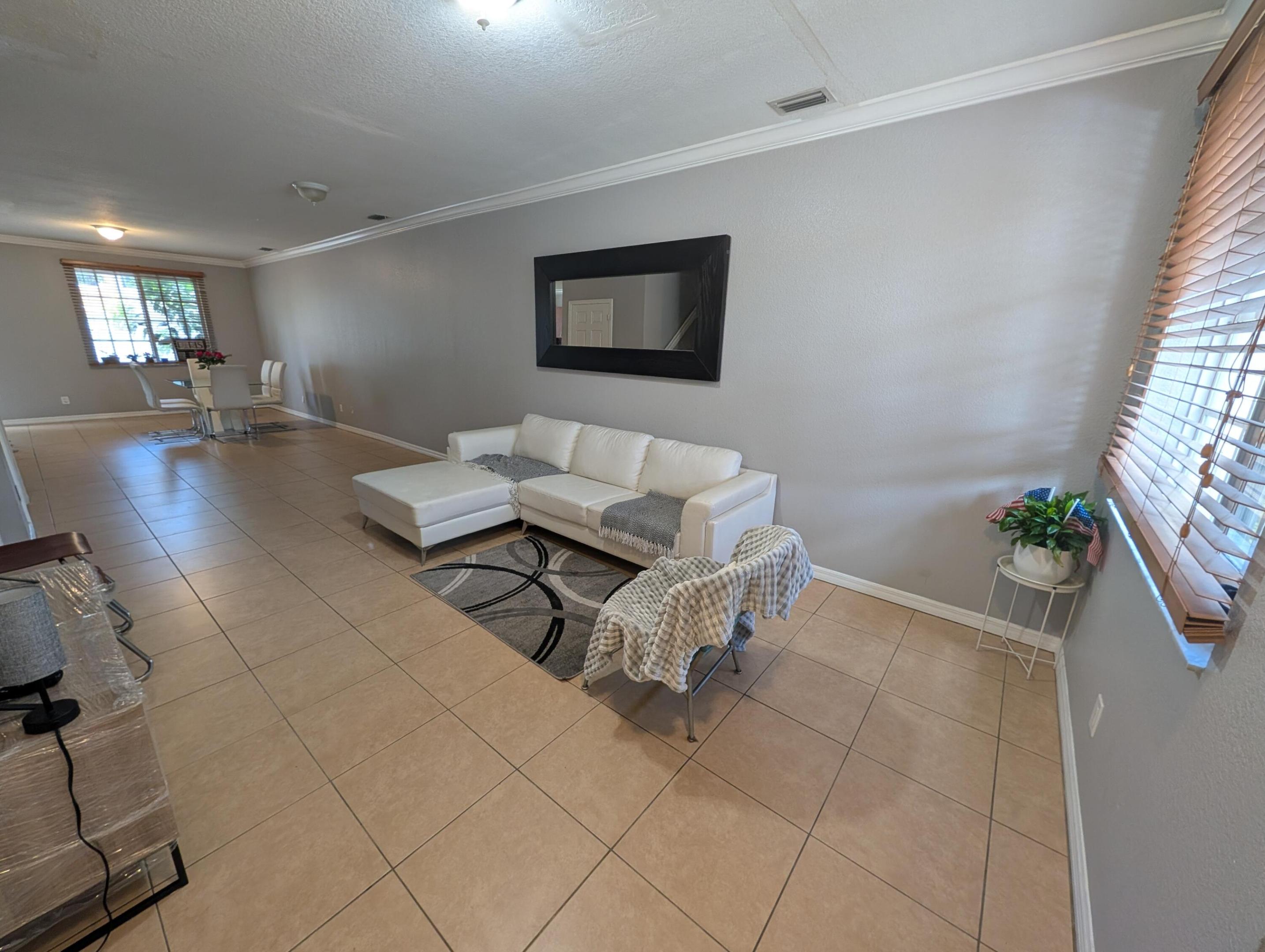 238 SE 2ND, Hallandale Beach FL 33009