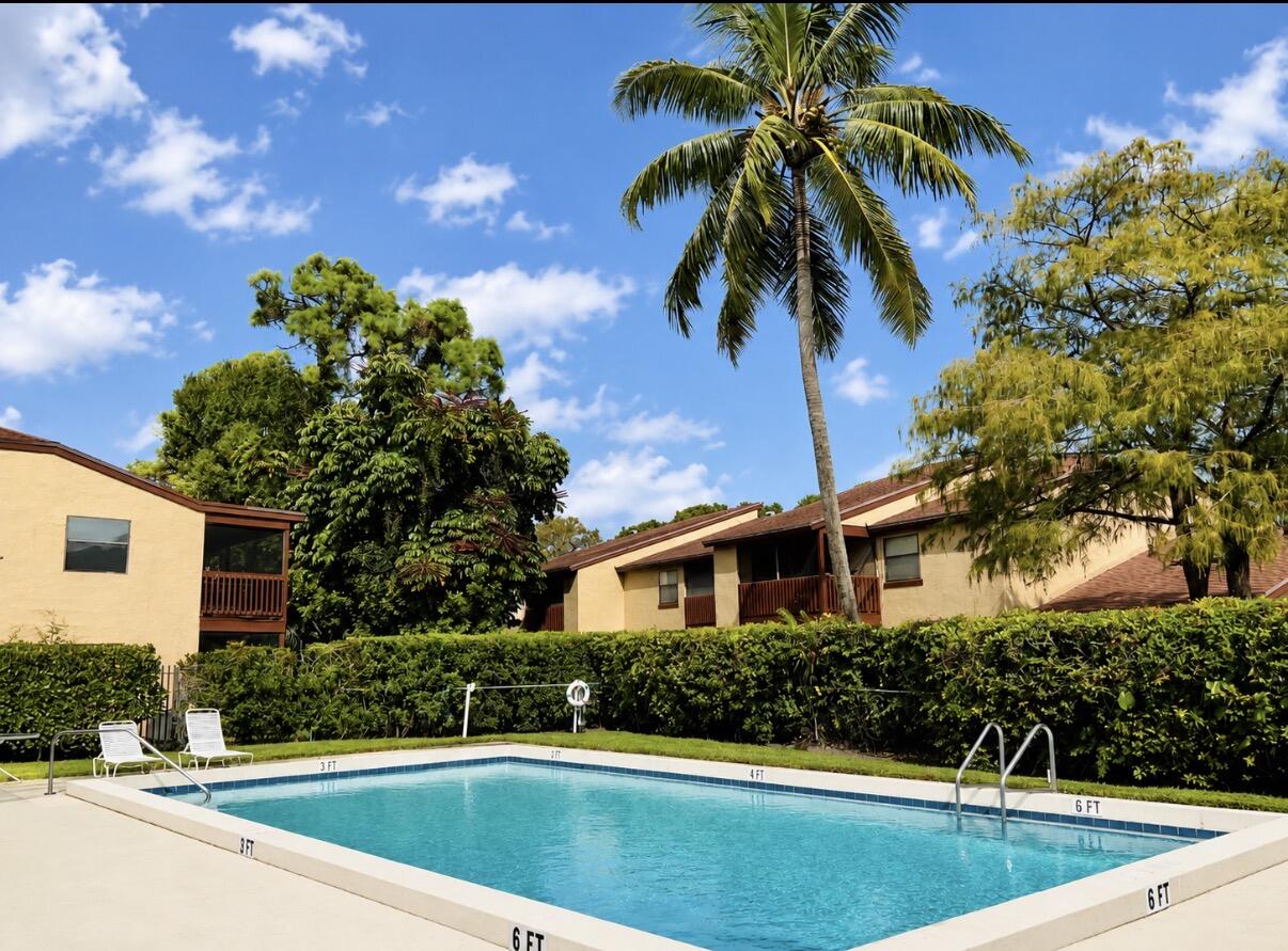 206 Lakeview, Royal Palm Beach FL 33411