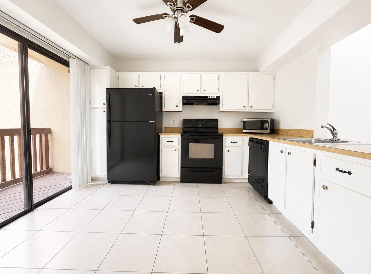 206 Lakeview, Royal Palm Beach FL 33411