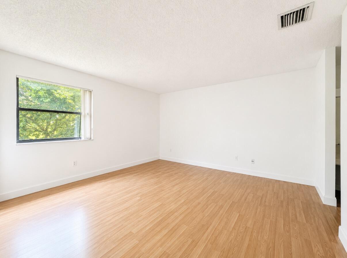 206 Lakeview, Royal Palm Beach FL 33411